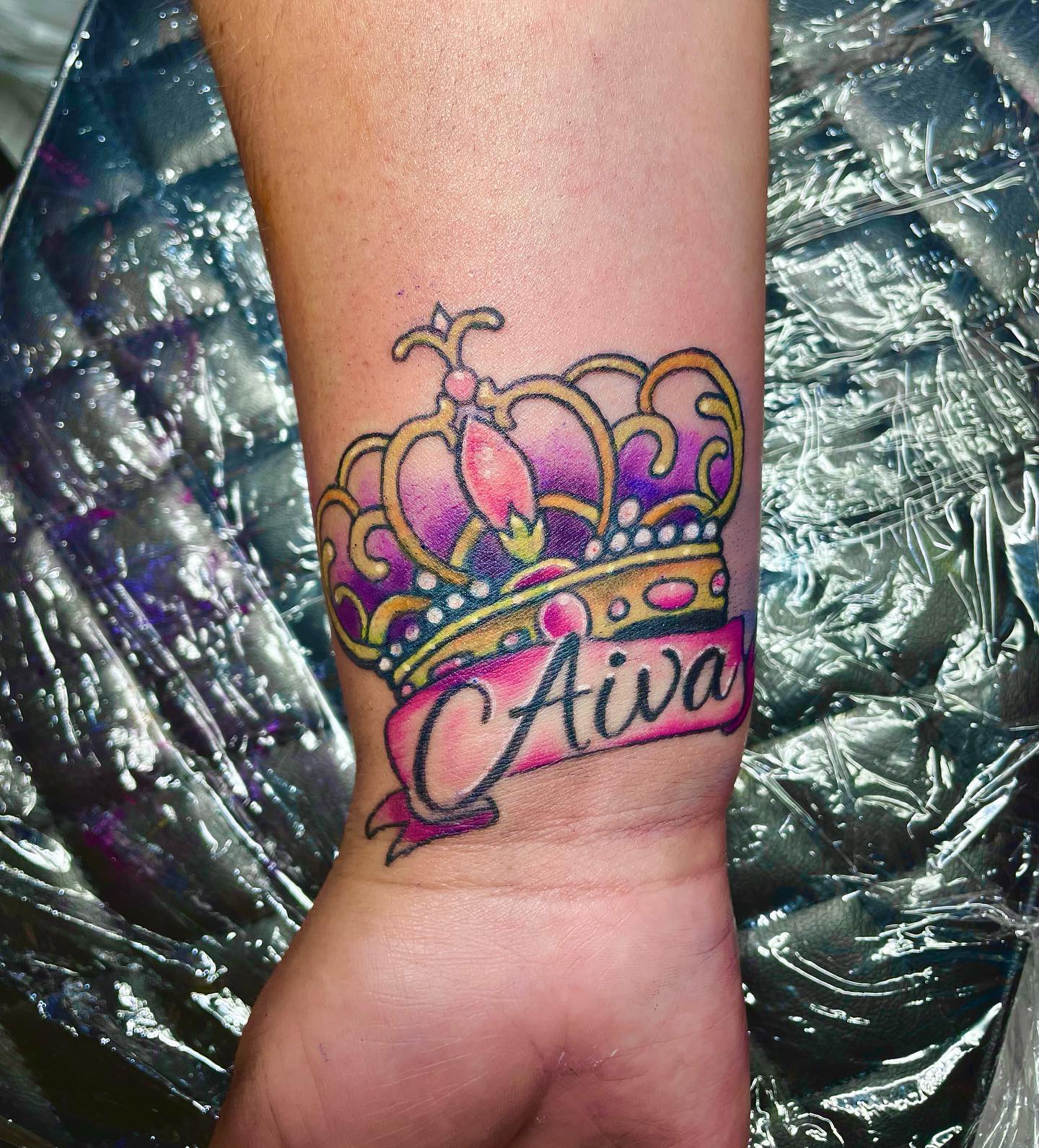 Corona Tatuaje de Muñeca