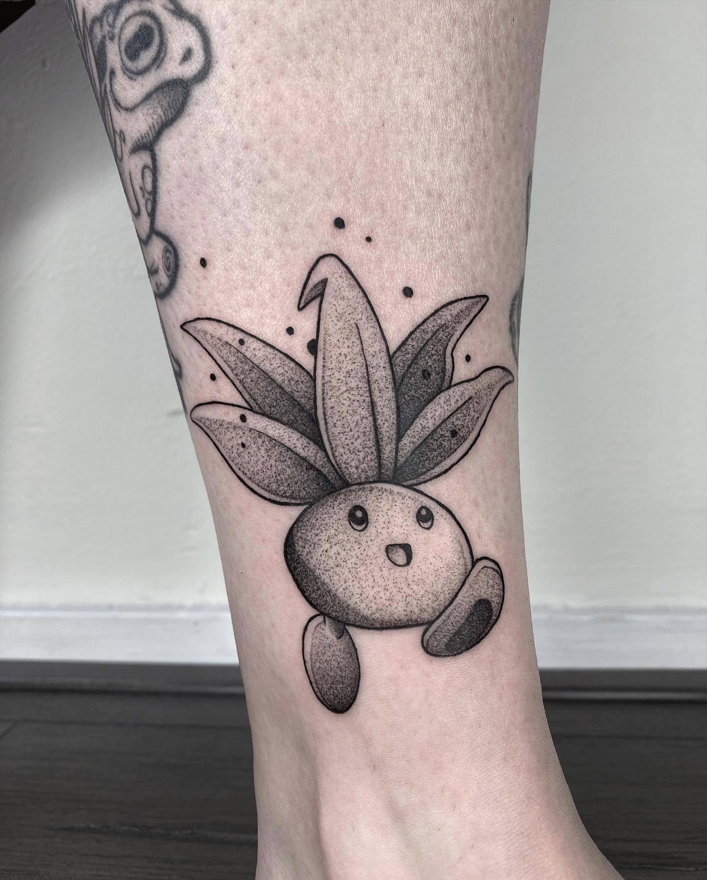 Genial tatuaje de tobillo de Pokemon