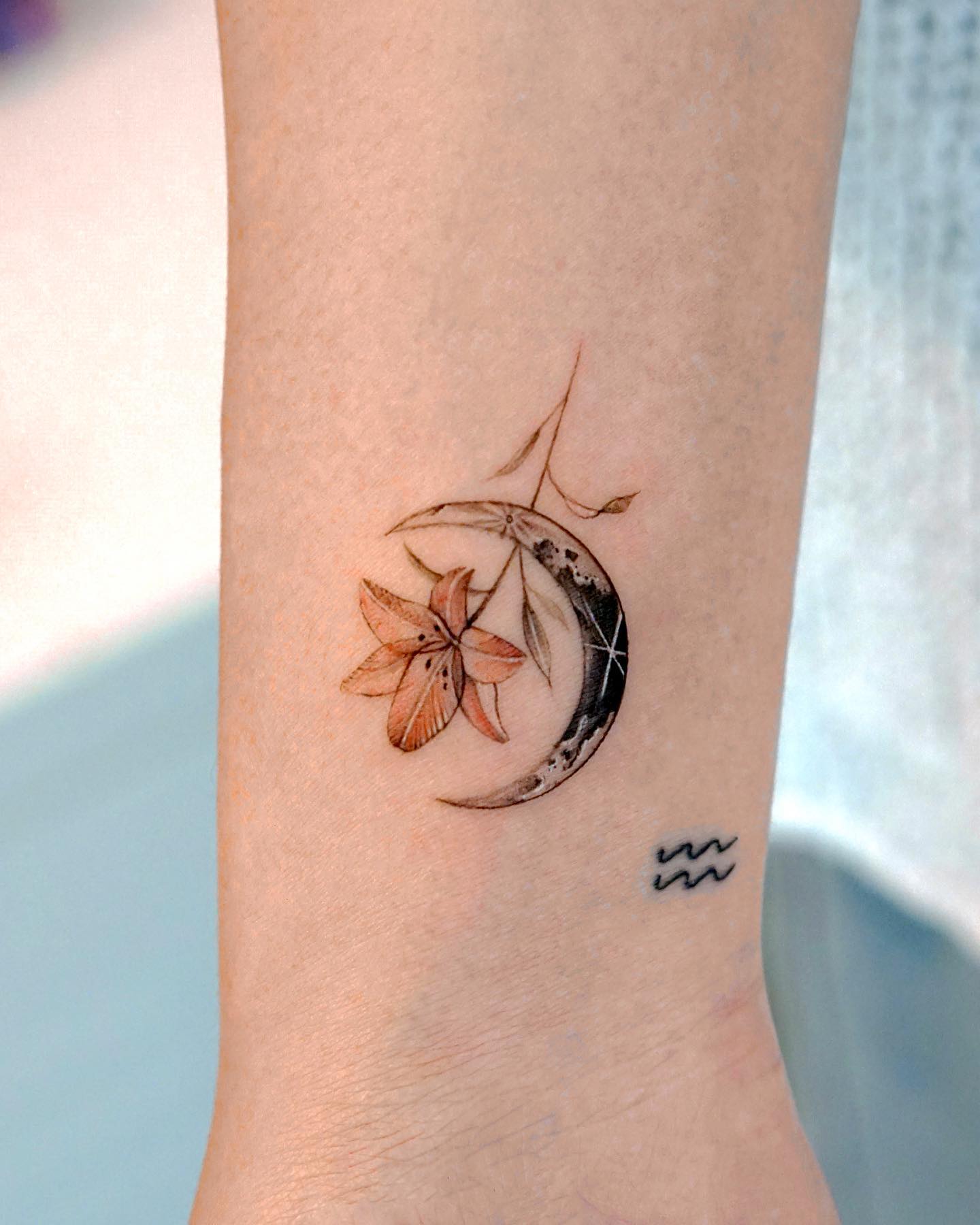 Tatuaje de Luna en la Muñeca