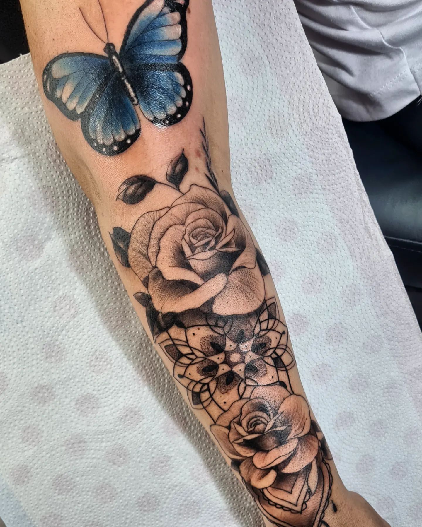 Tatuaje de punto floral
