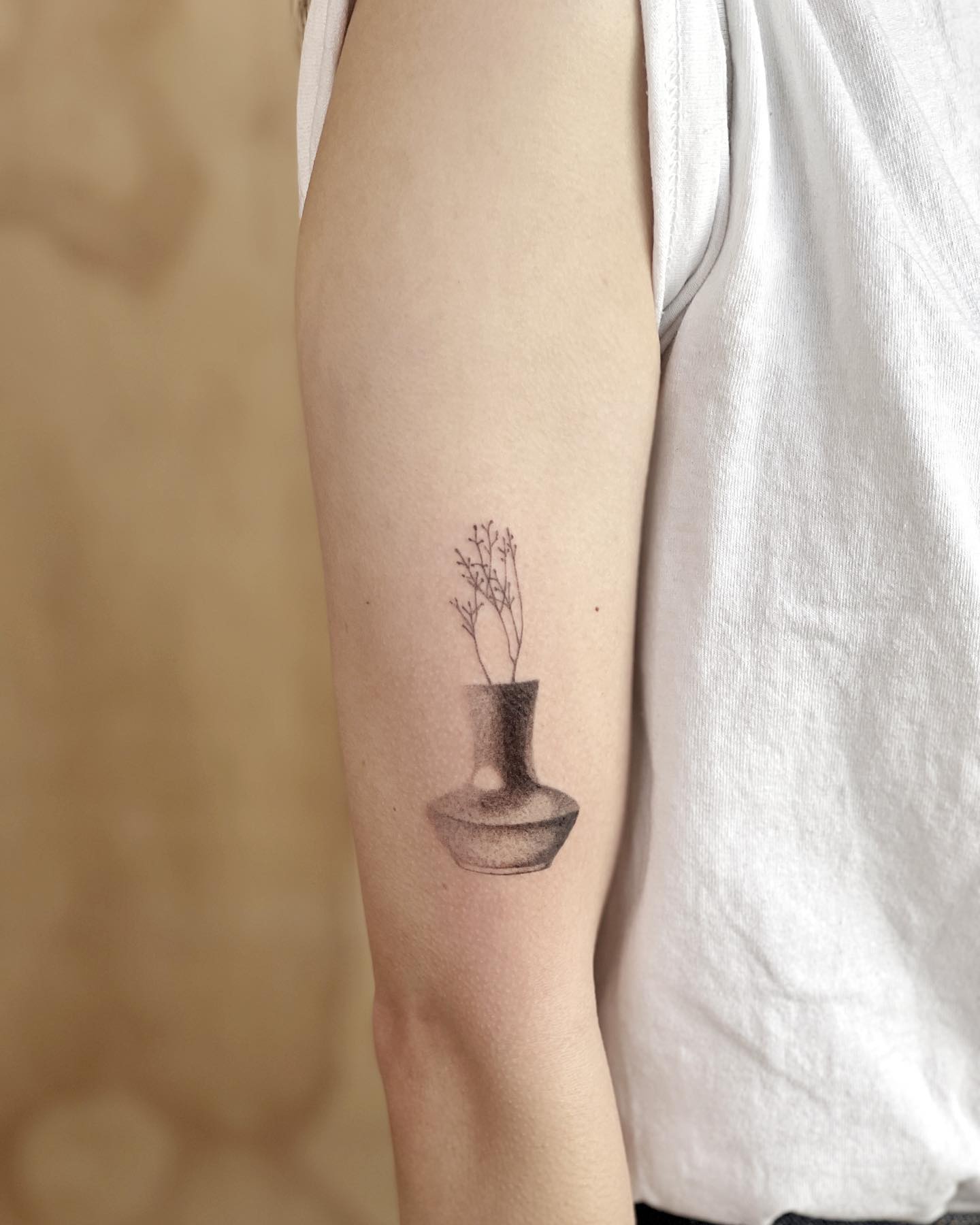 Tatuaje de puntos de un florero (o jarrón)