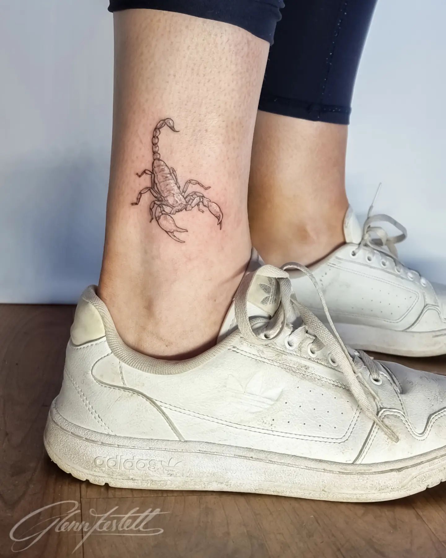 Tatuaje de tobillo de Escorpio
