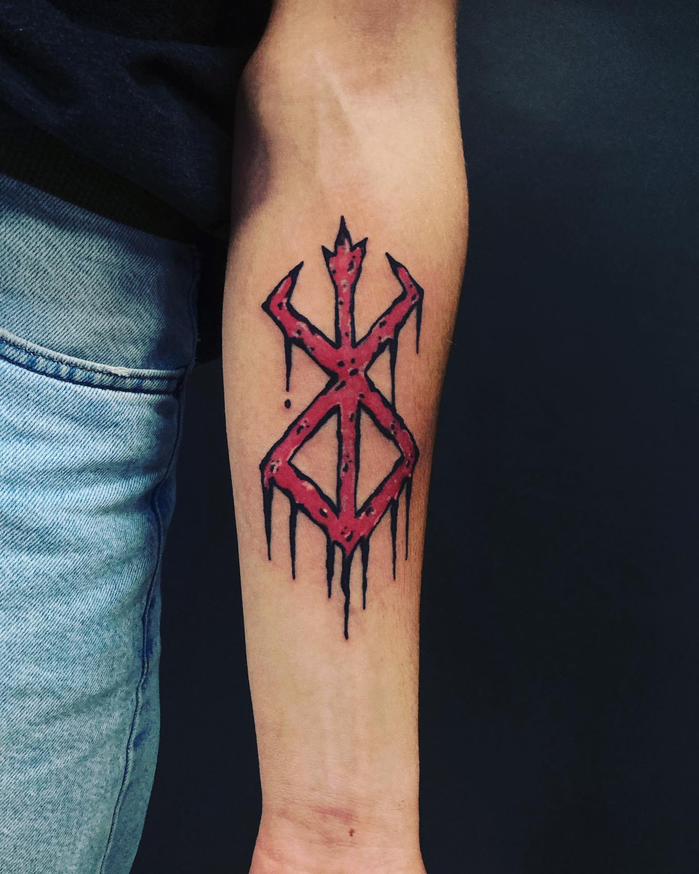 Tatuaje del símbolo de Berserk