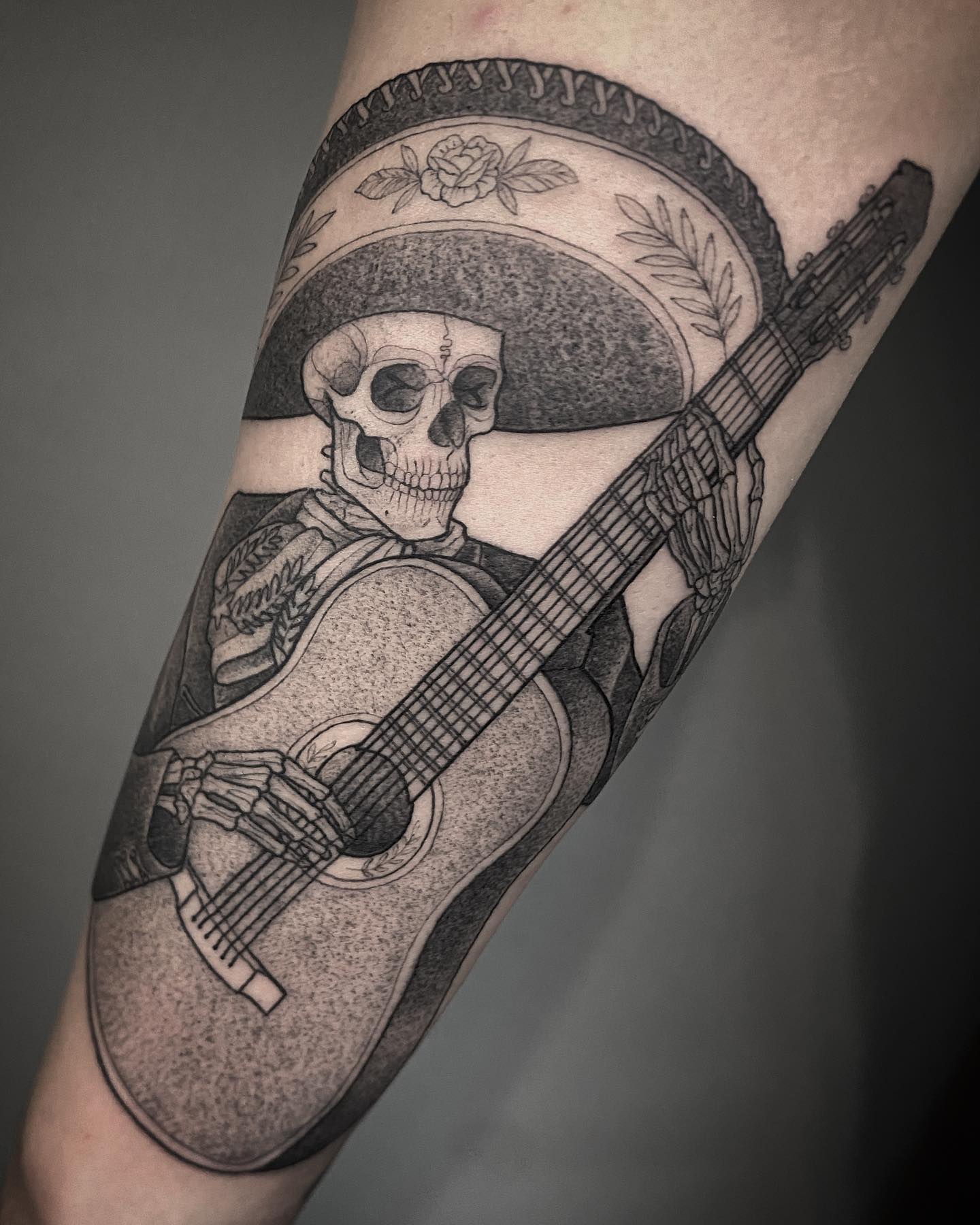 Tatuaje Dotwork de Mariachi Esqueleto