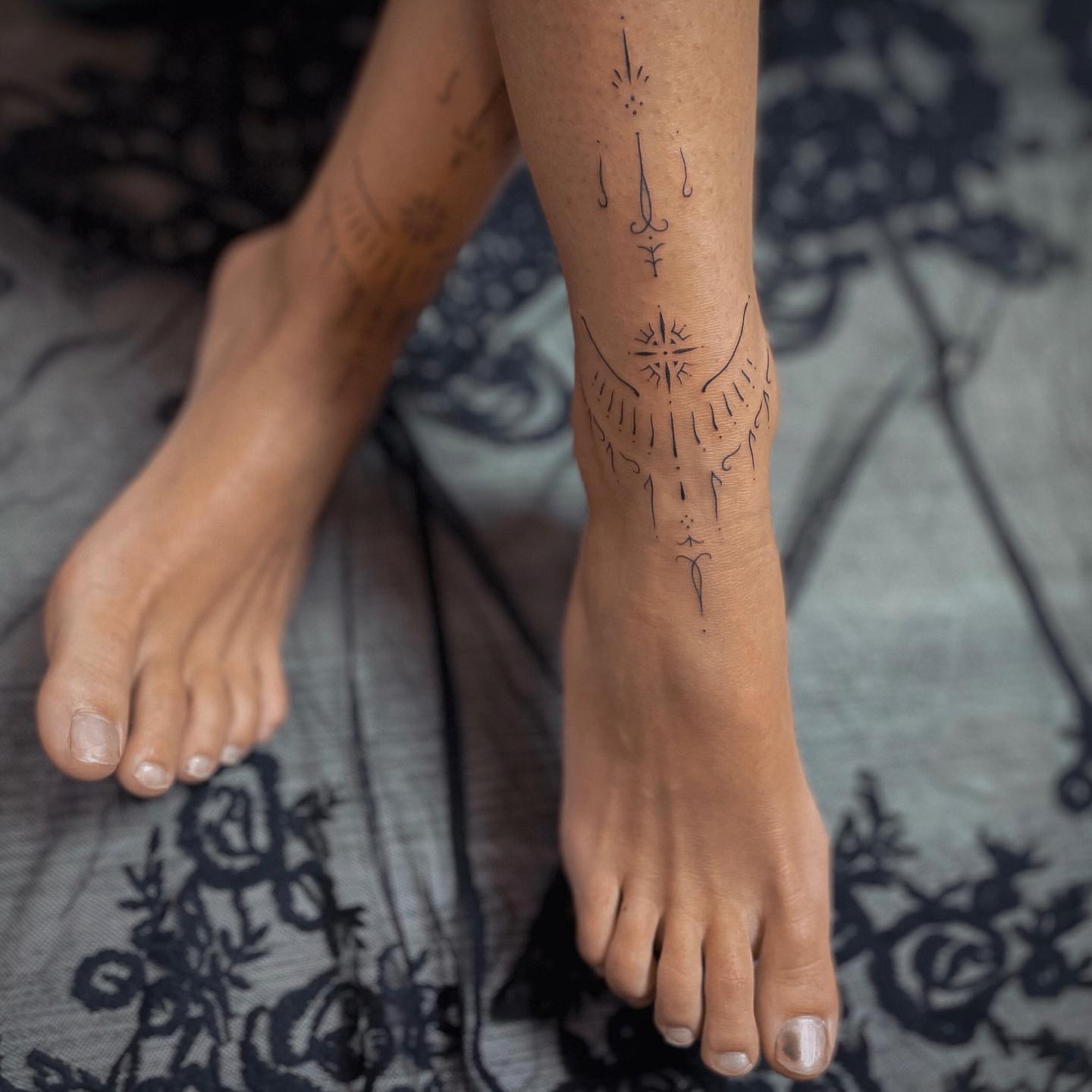Tatuaje en el tobillo simple