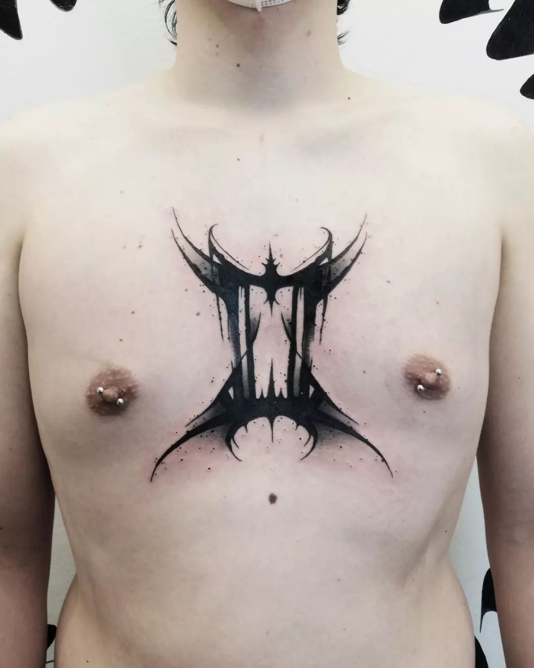 Diseño de tatuaje de Géminis con tinta negra