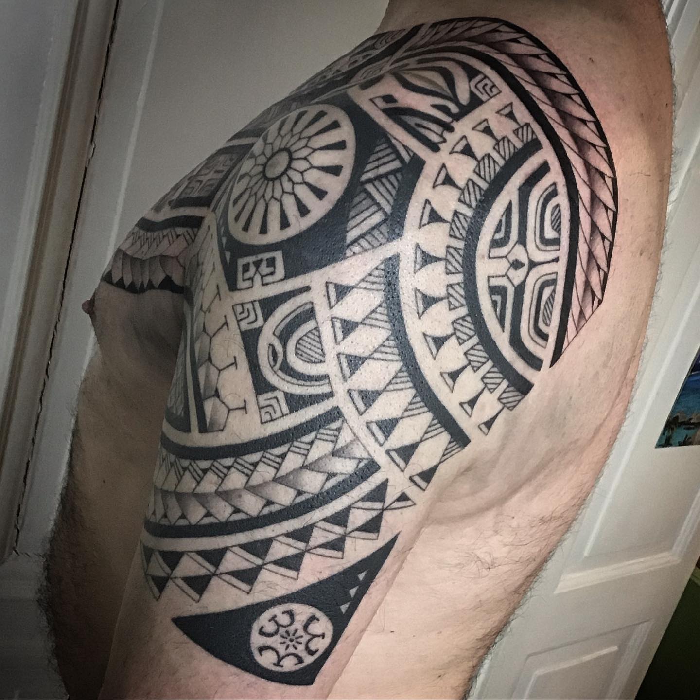 Hombro Tatuaje samoano negro
