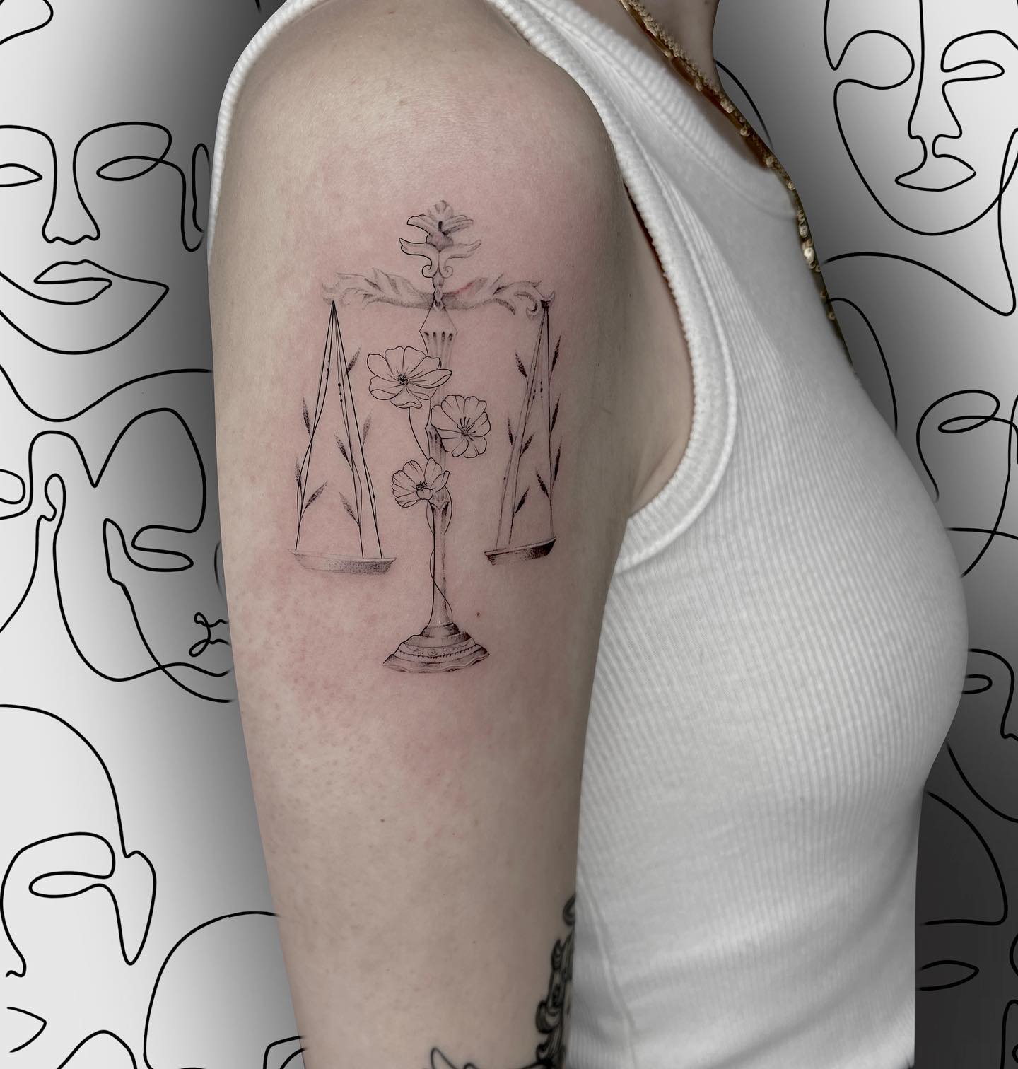 Tatuaje de Géminis en el pecho
