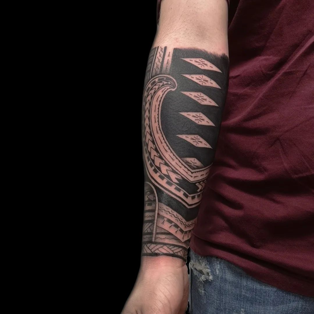 Tatuaje Samoano Antebrazo