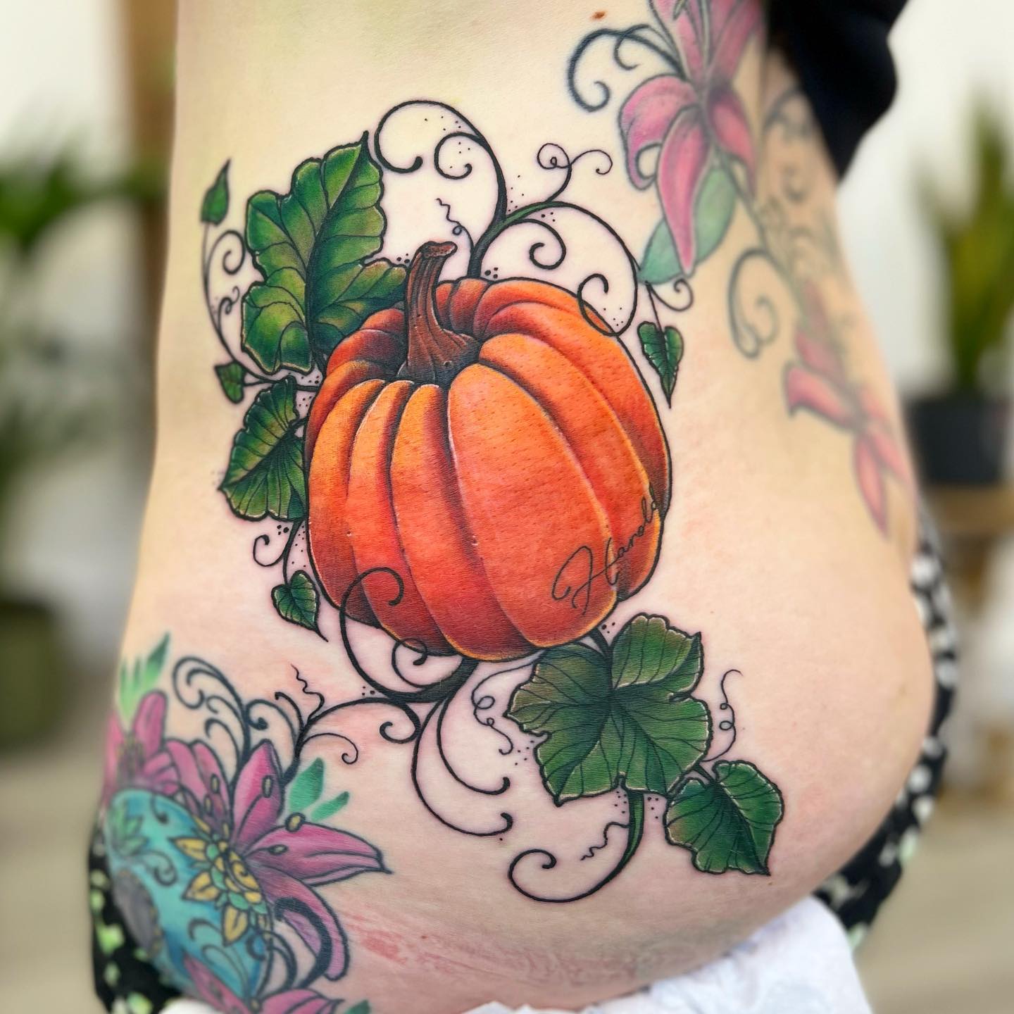 Calabaza naranja Tatuaje de cadera