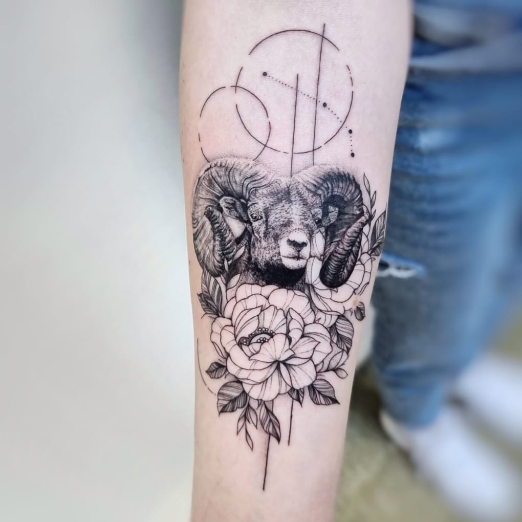 Idea de tatuaje de Aries en el antebrazo