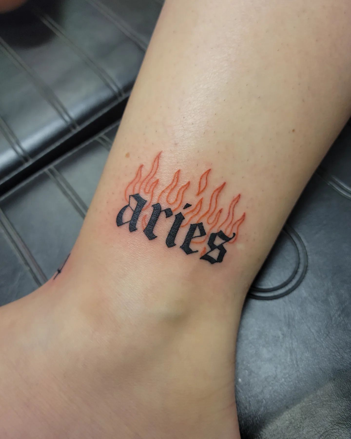 Tatuaje de Letras Aries