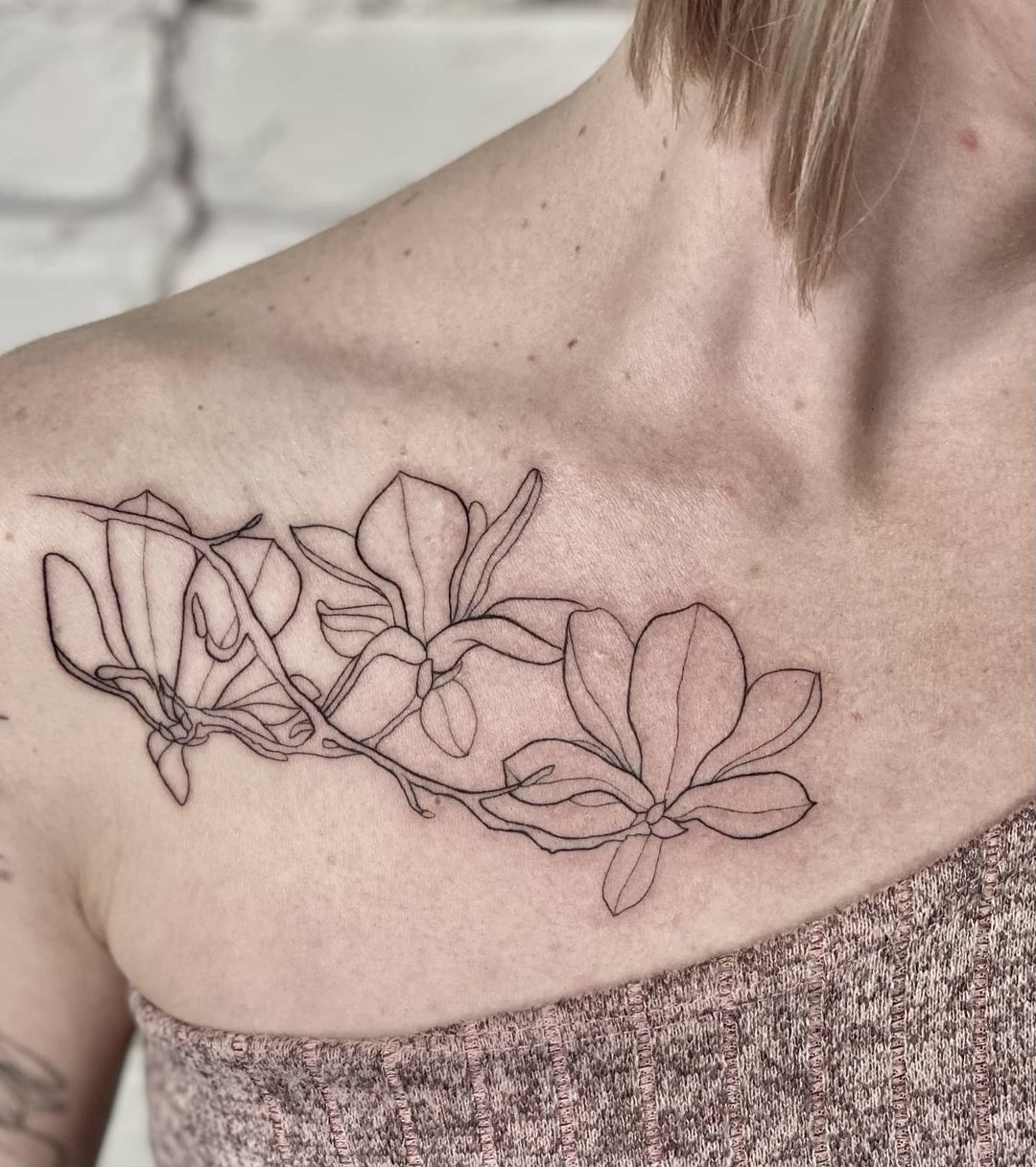 Tatuaje de Orquídea de Clavícula