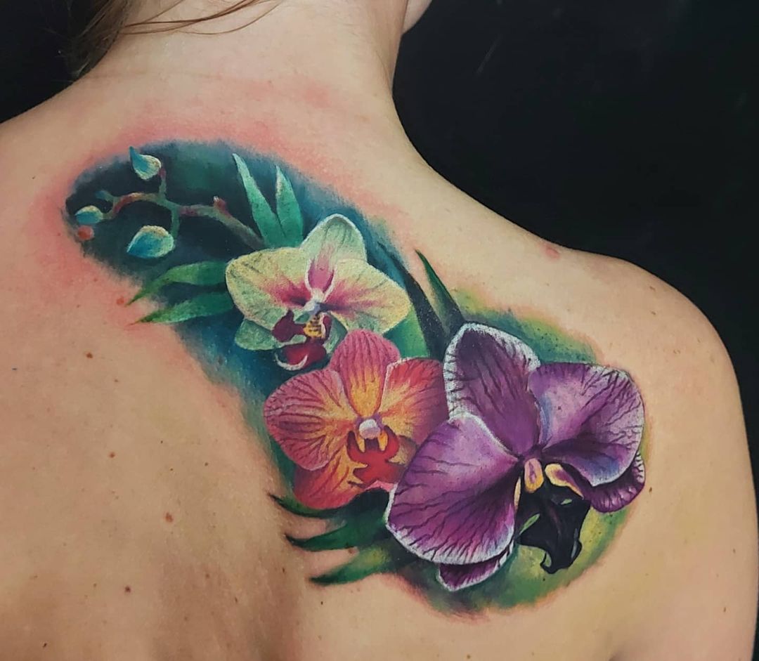 Tatuaje de Orquídea de Cuello Gigante