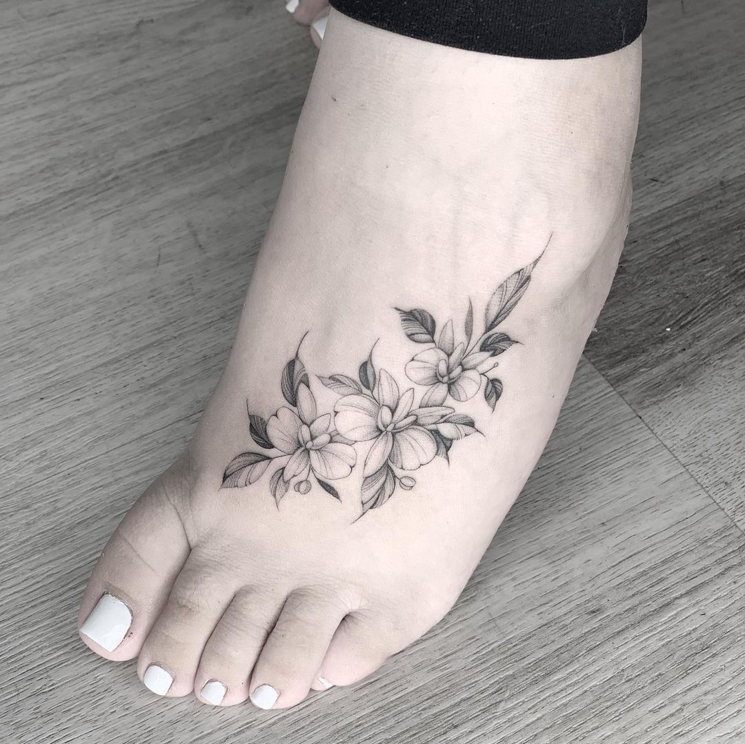 Tatuaje de Orquídea en el pie