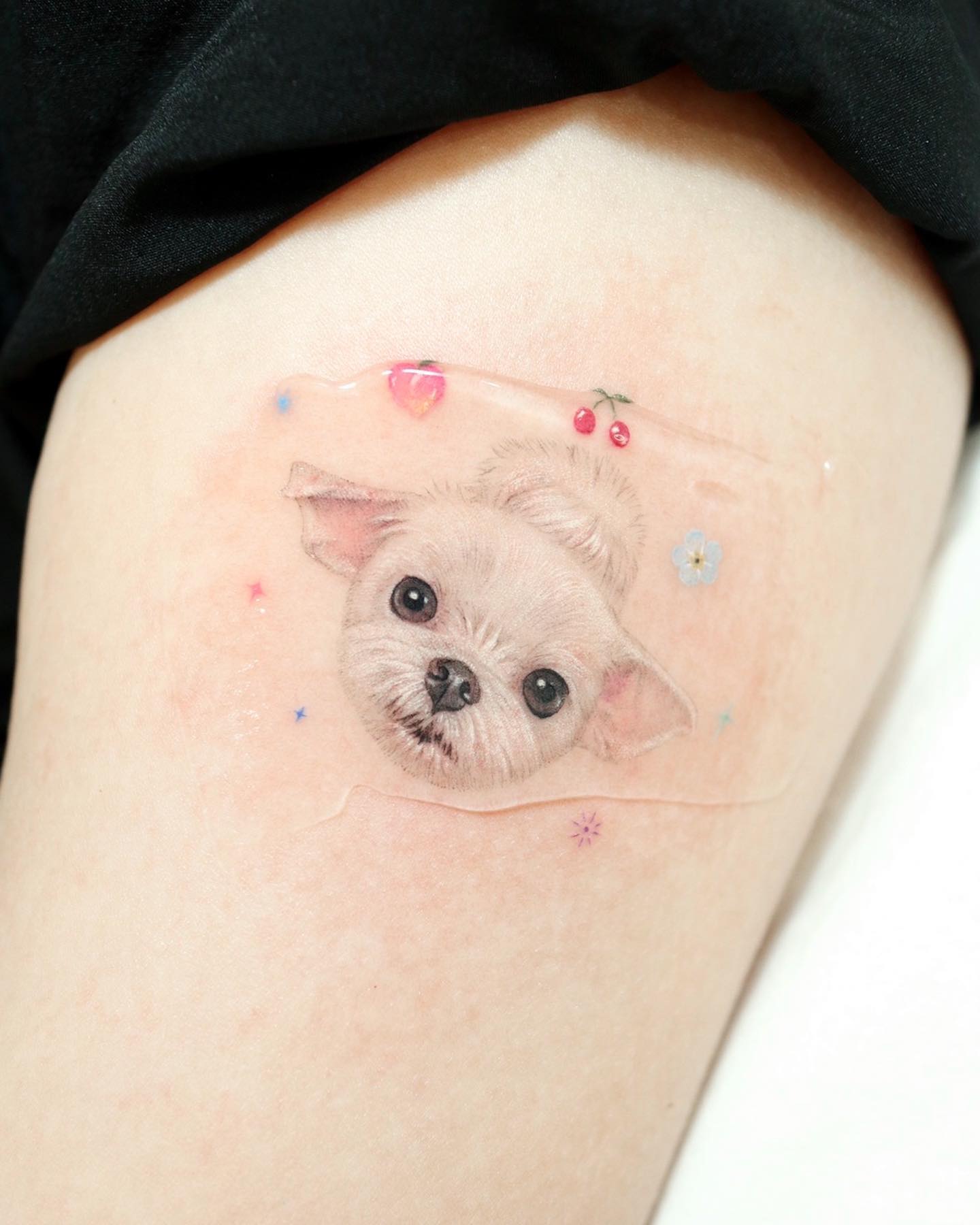 Tatuaje de perro en la pierna
