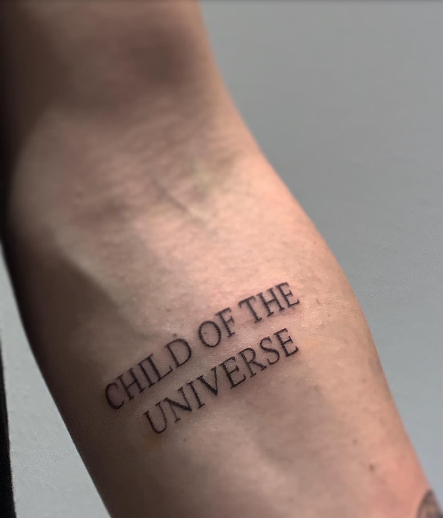 Tatuaje en el antebrazo en el brazo