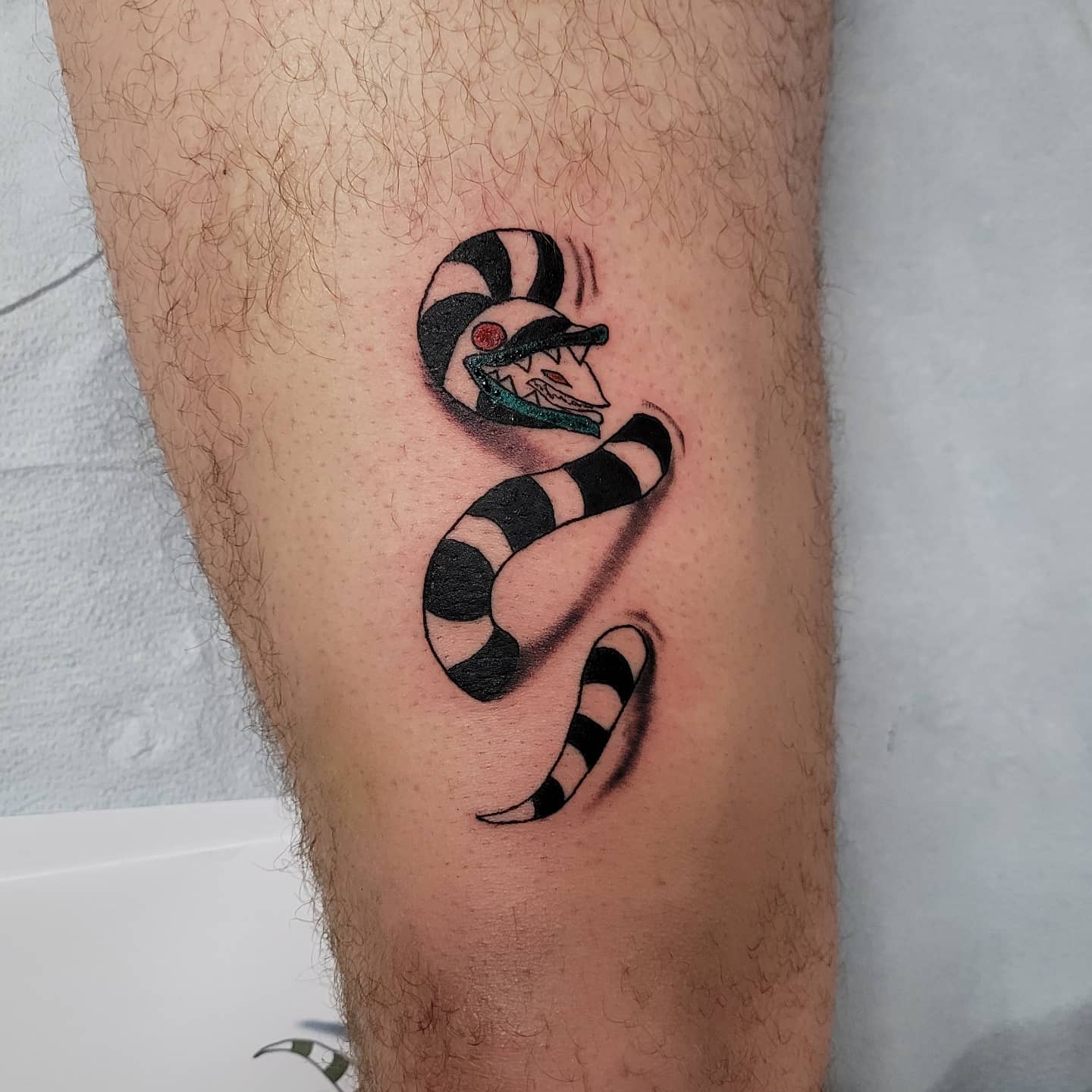 Tatuaje Serpiente De Impresión Sobre La Rodilla