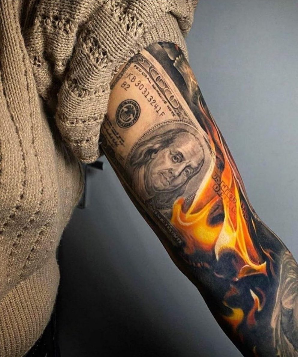 Gran tatuaje de manga de dinero