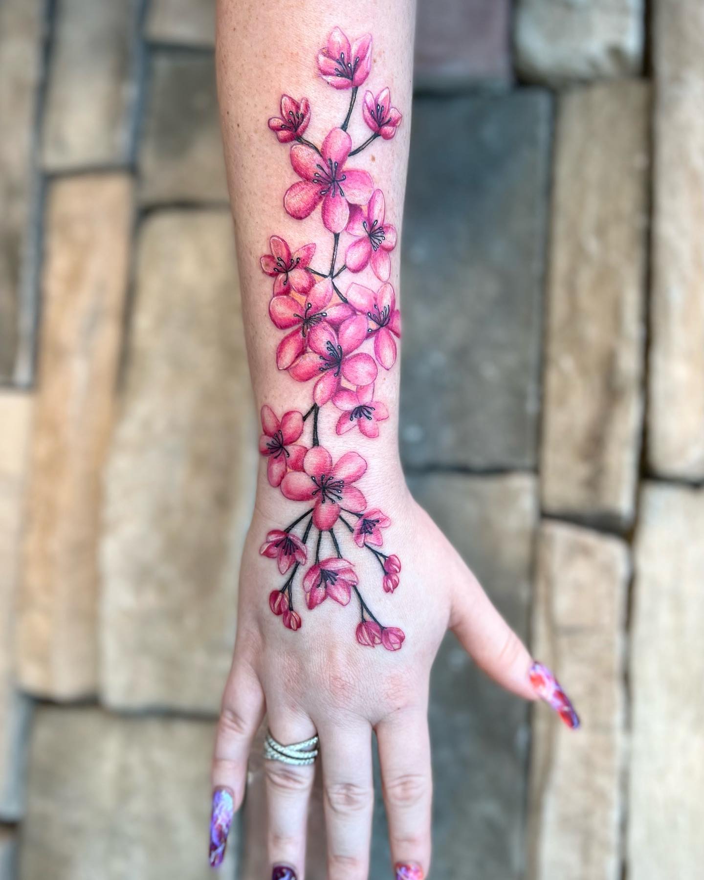Idea para tatuaje de cerezo en el brazo genial
