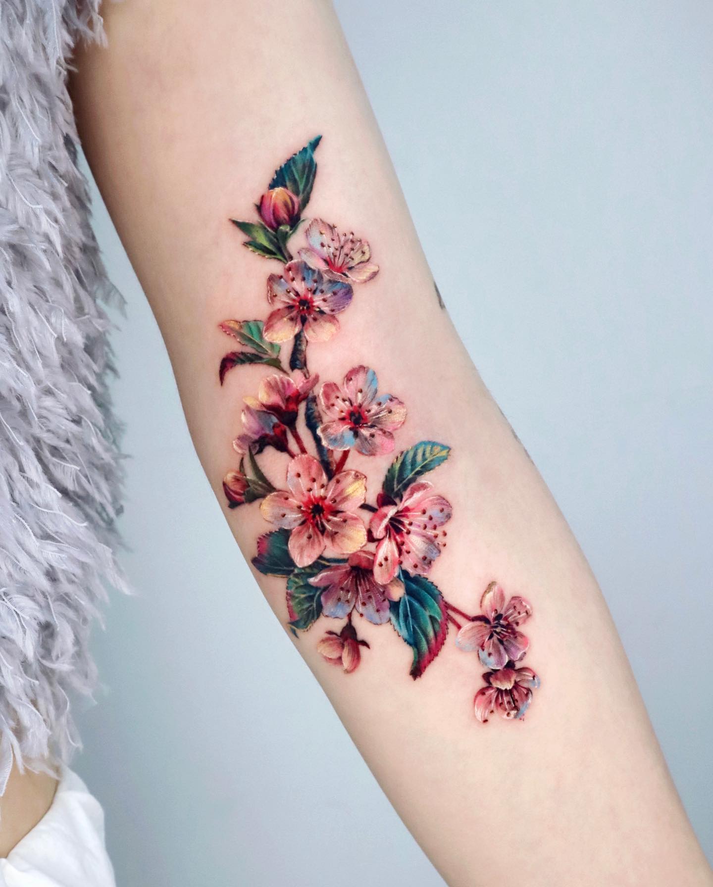 Tatuaje de flor de cerezo Tatuaje creativo