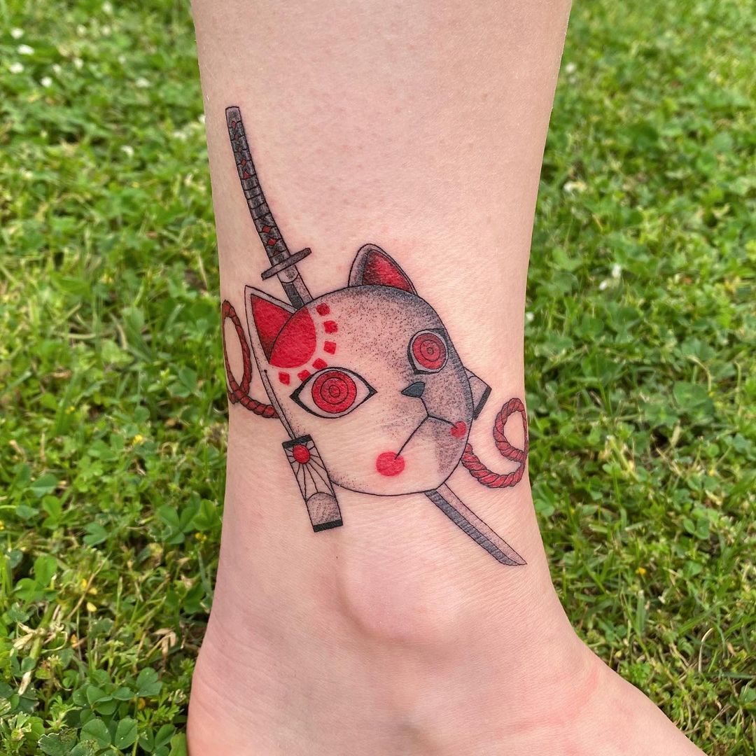 Tatuaje de Kitsune del tobillo rojo
