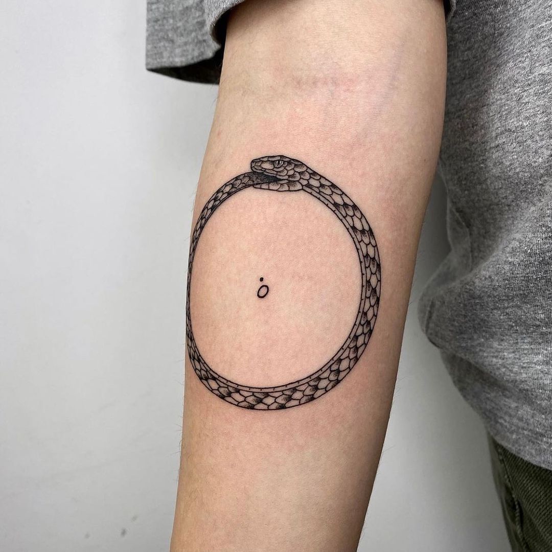 Tatuaje de la Serpiente Ouroboros