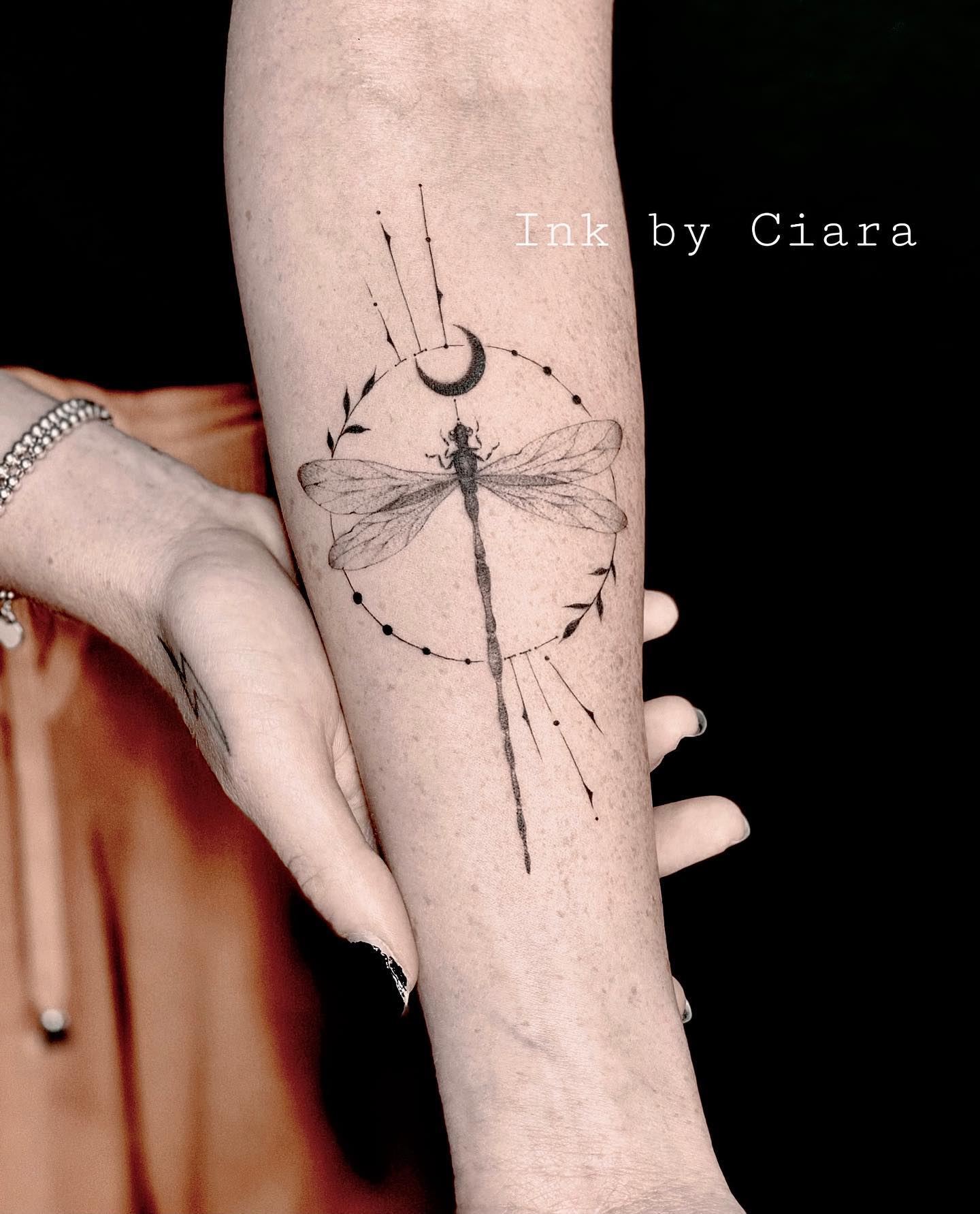 Tatuaje de libélula Tinta genial