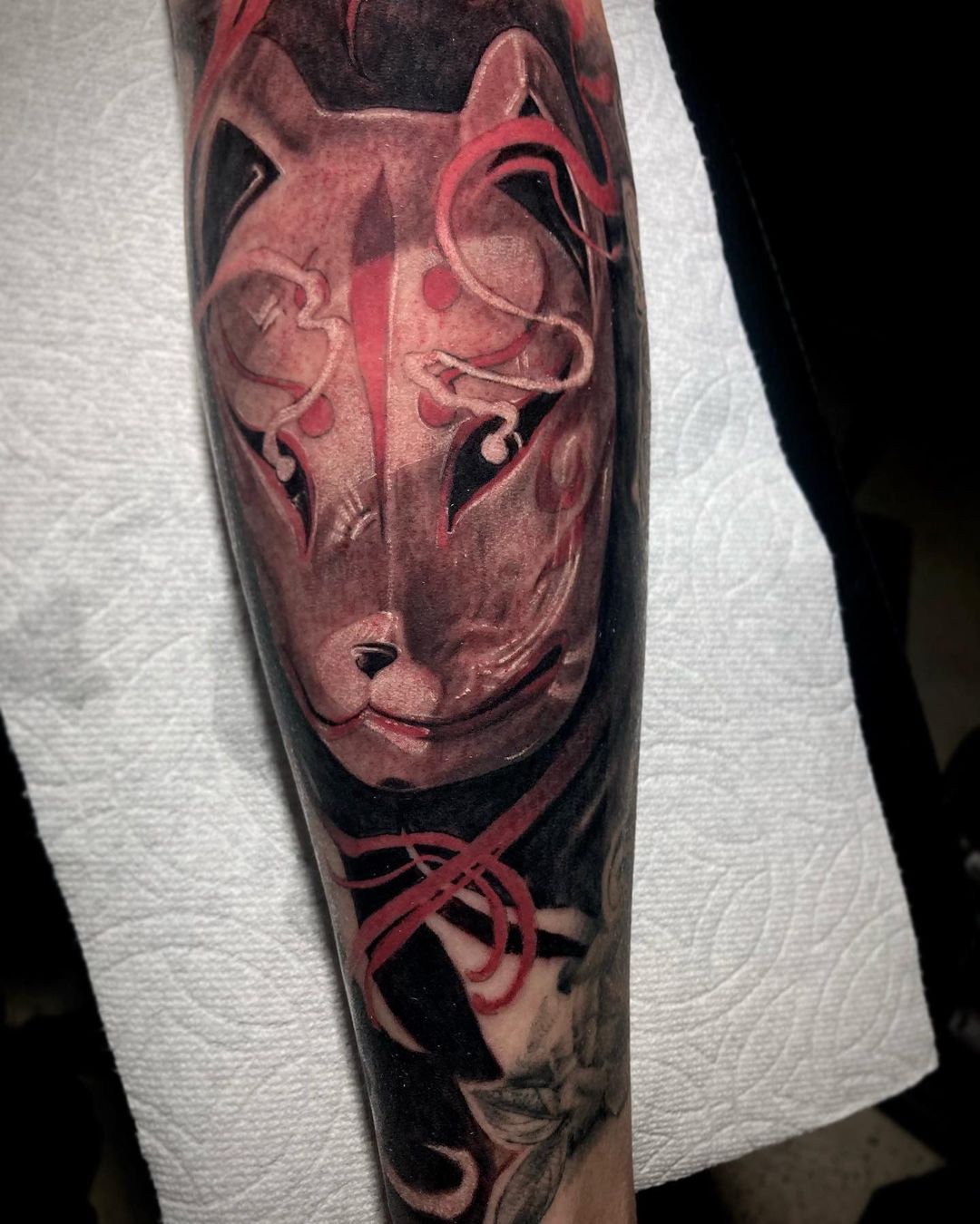 Tatuaje Kitsune Negro y Rojo