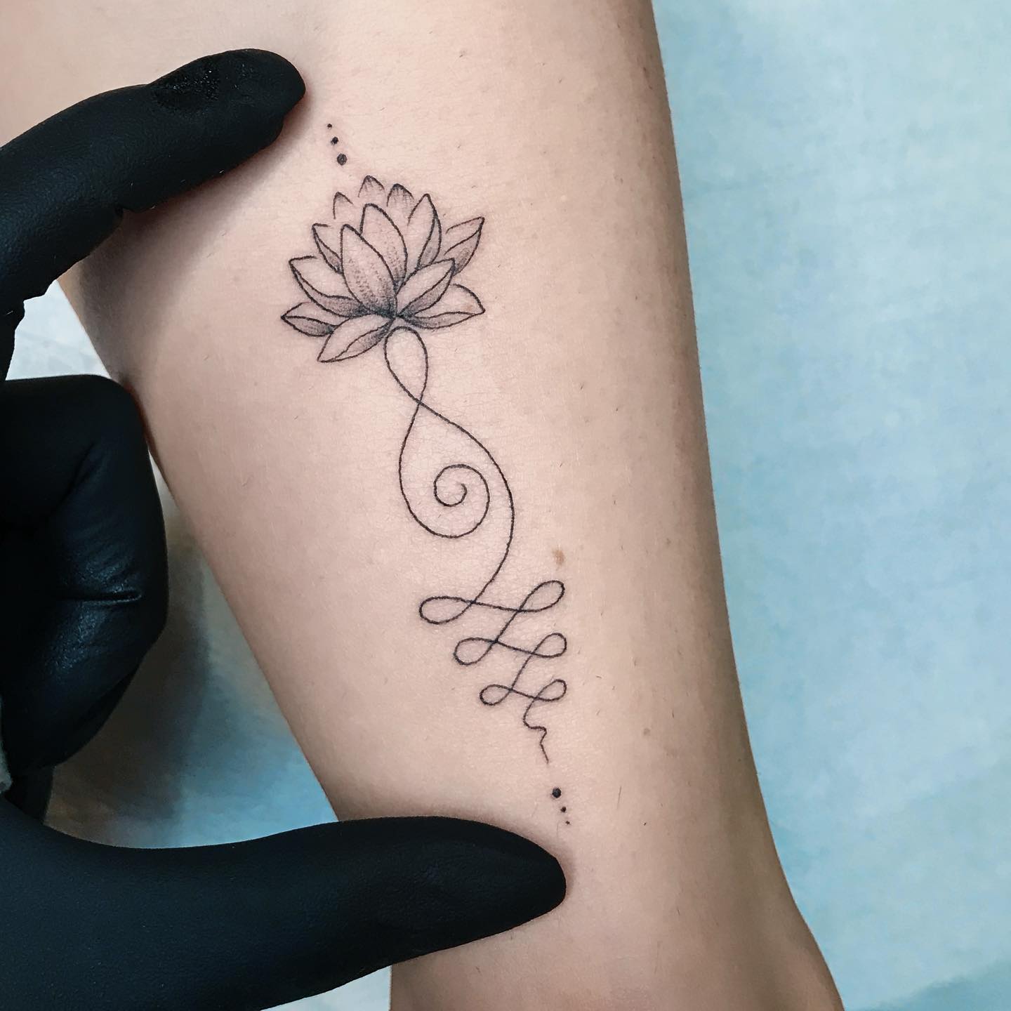 Flor de Loto Tatuaje Unalome