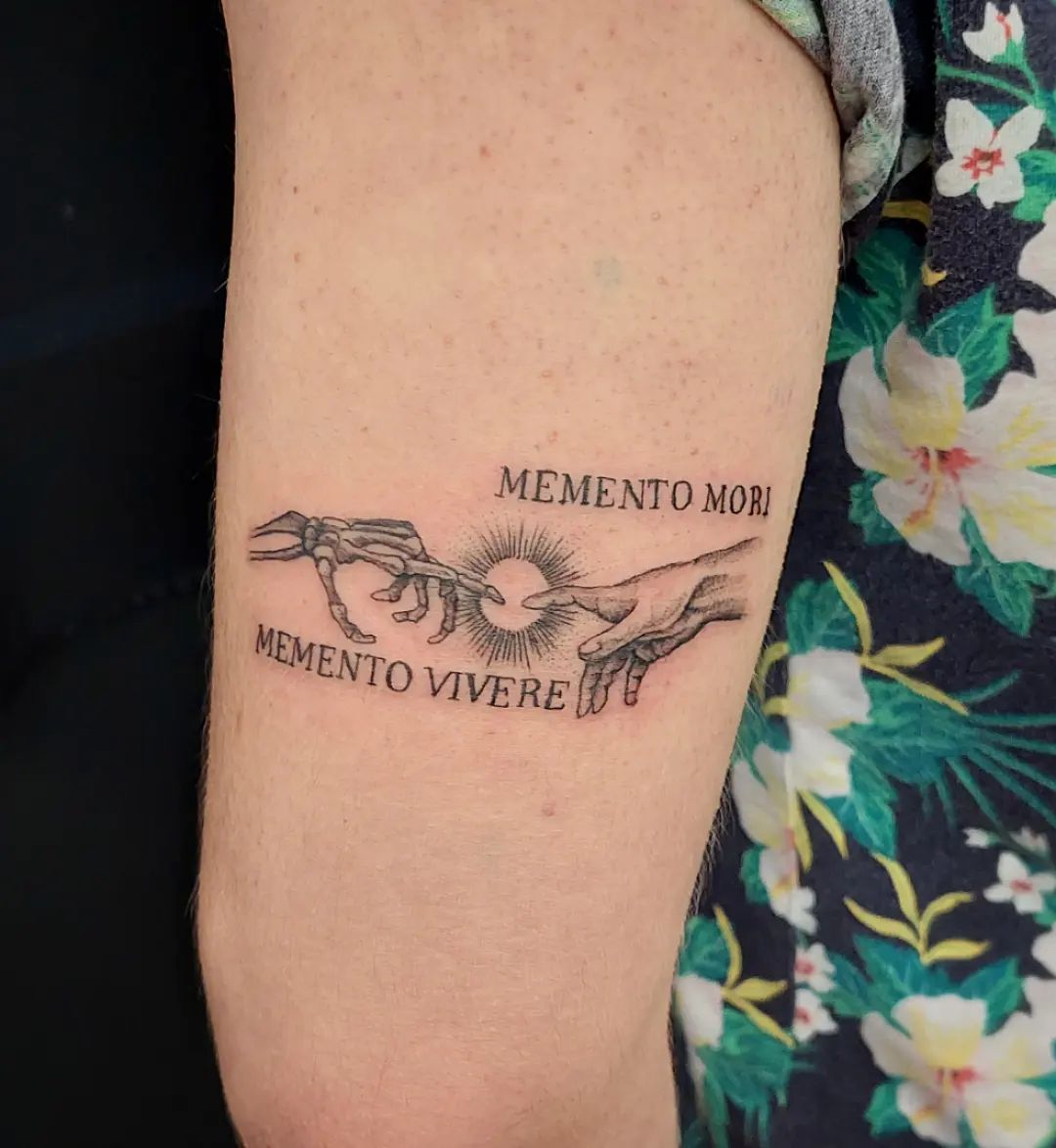 Pequeño tatuaje Memento Mori