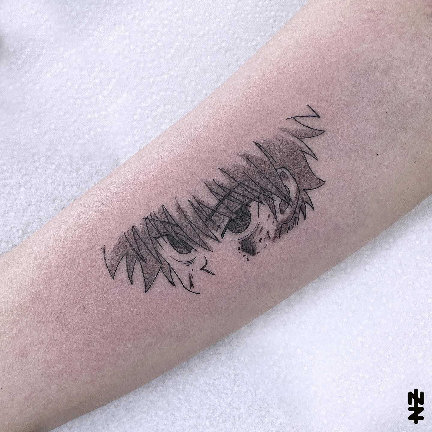Tatuaje de brazo negro de Killua