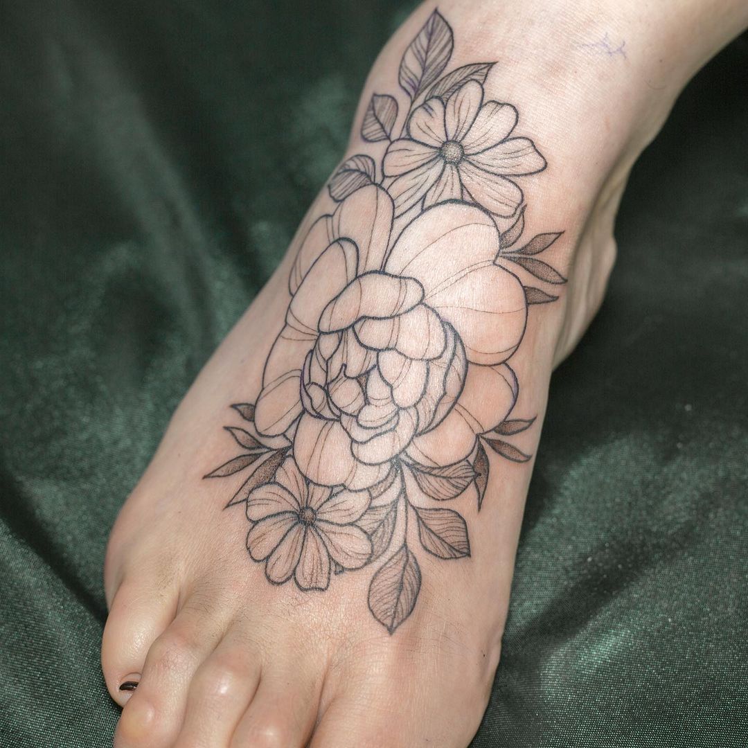 Tatuaje de flor de Aster del pie