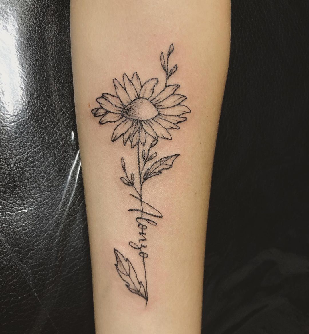 Tatuaje de flor de astromelia en blanco y negro