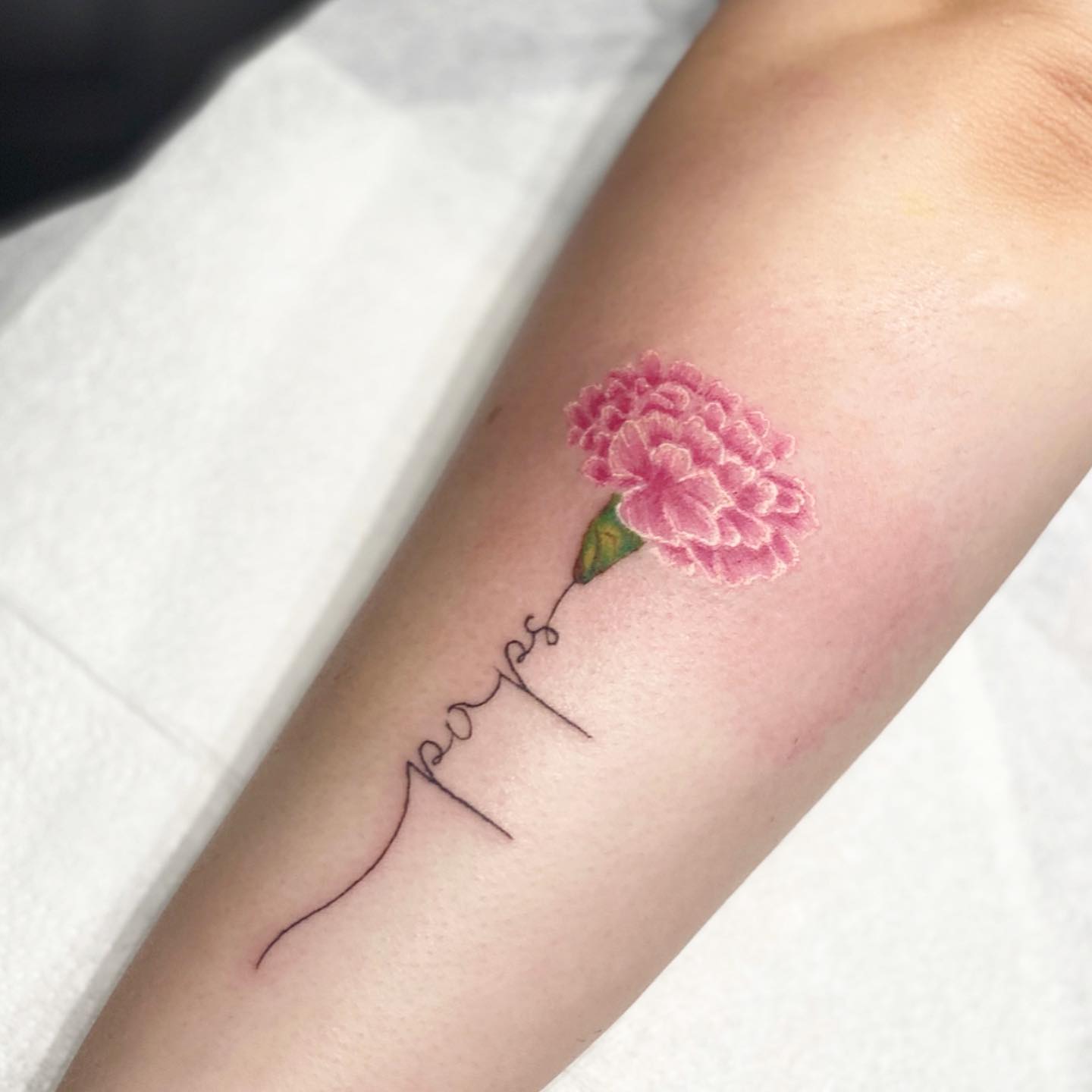 Tatuaje de Flor de Clavel Rosa