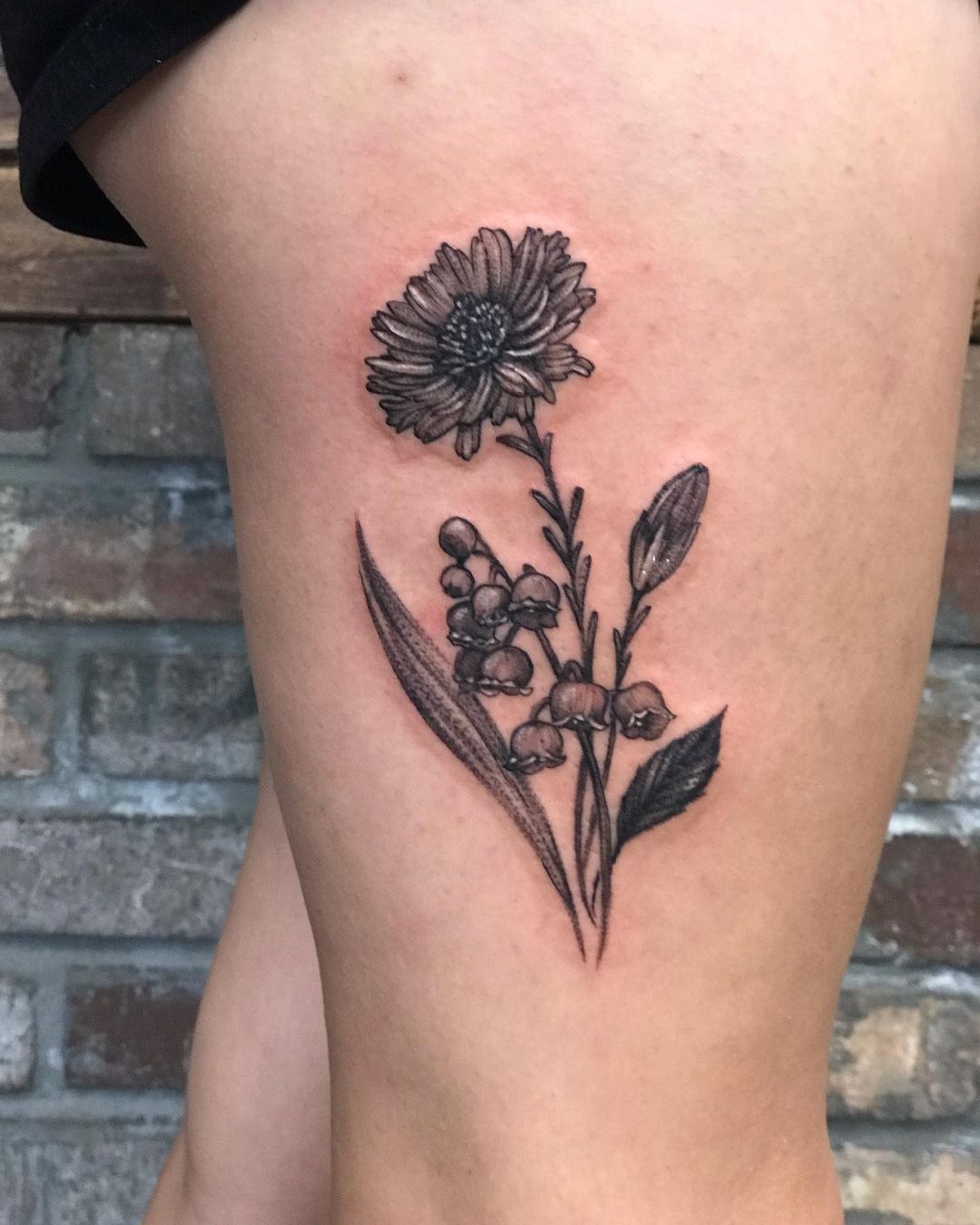 Tatuaje de flor pequeña de Aster