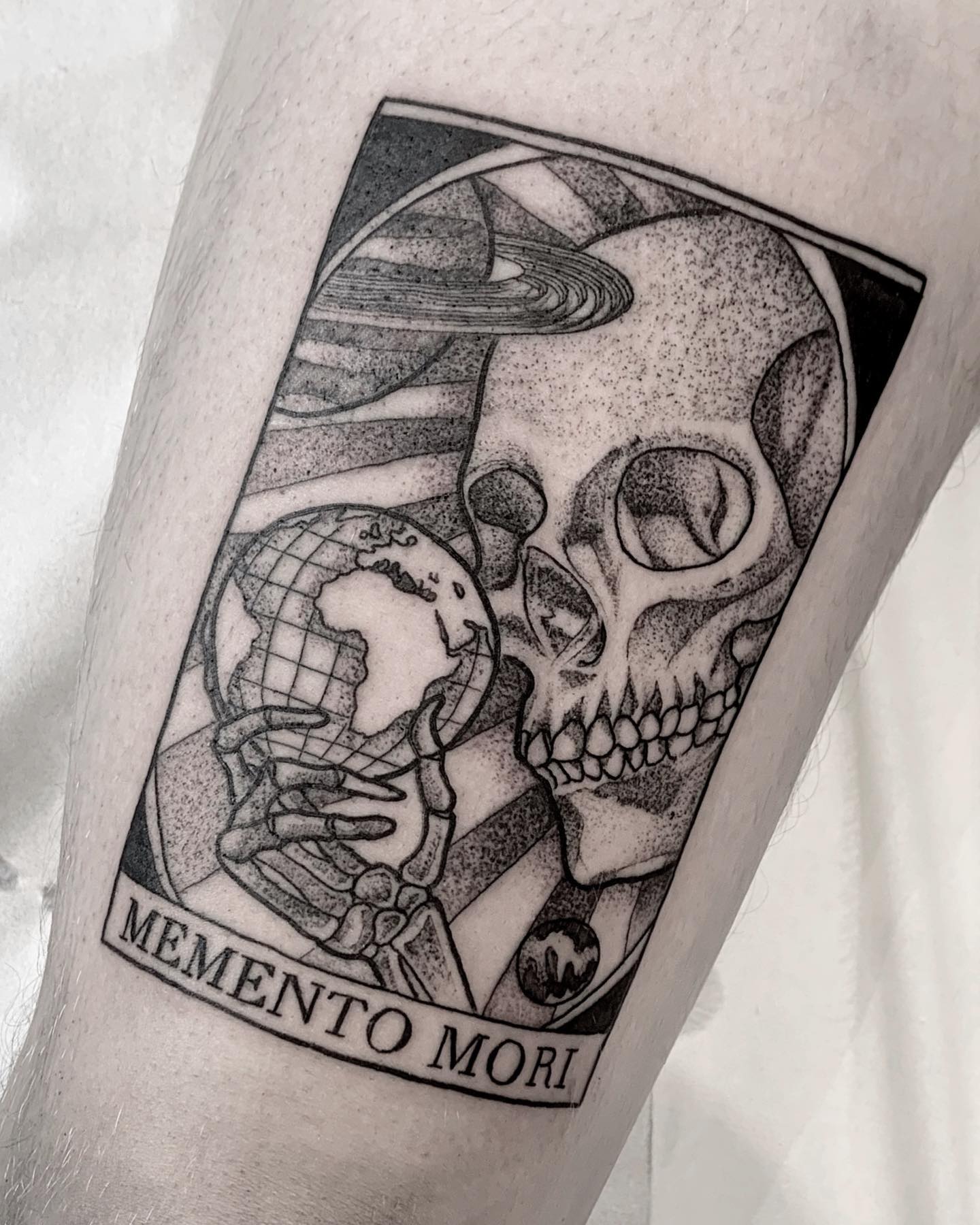 Tatuaje Memento Mori espeluznante