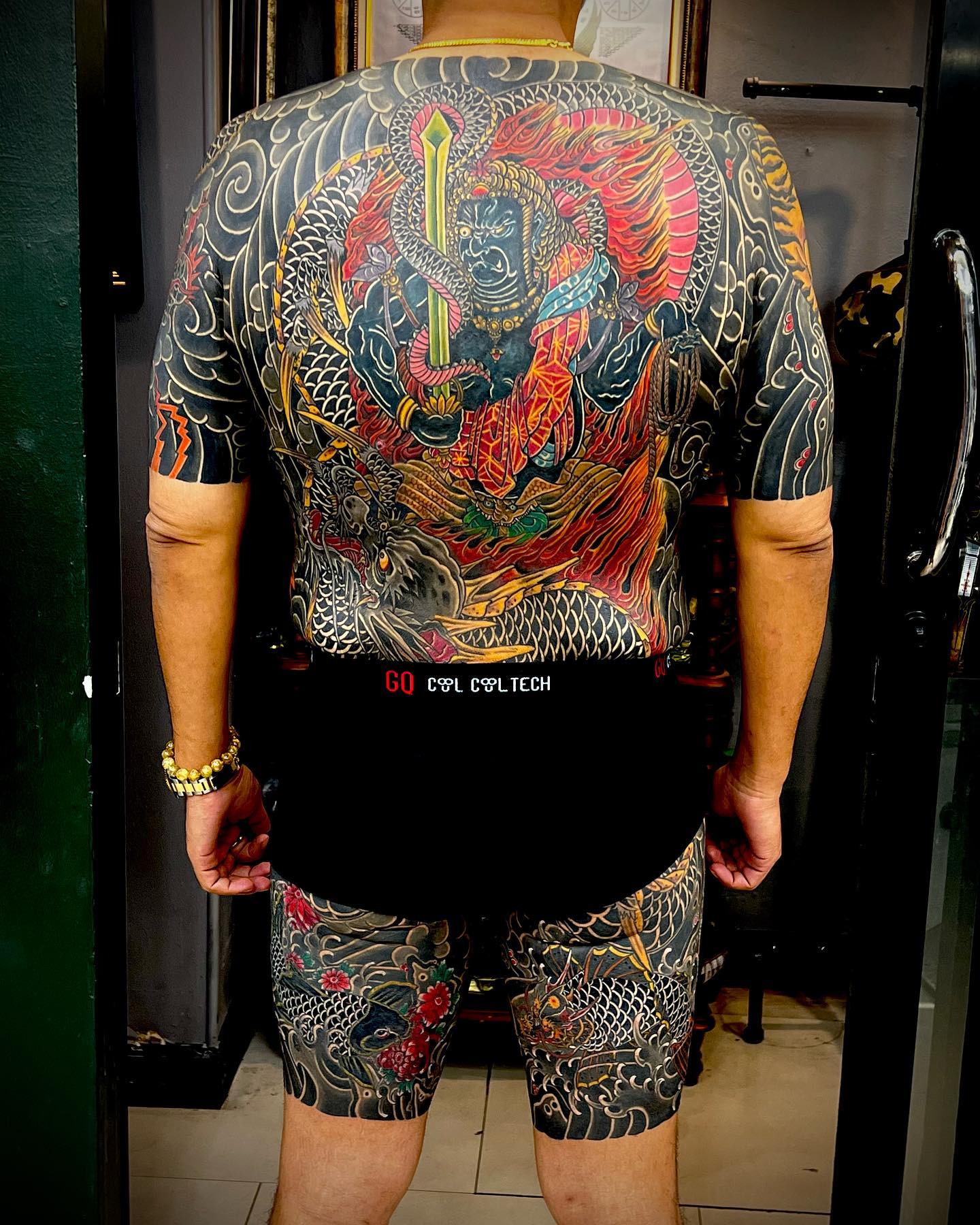 Diseño de Tatuaje de Encubrimiento Gigante en la Espalda
