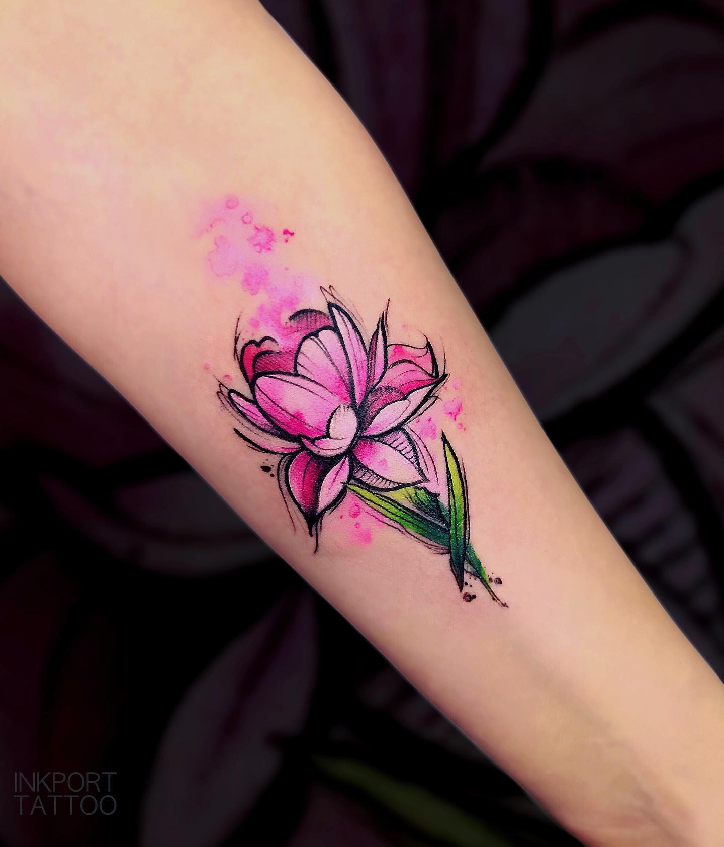 Idea de Tatuaje de Loto Rosa Artístico