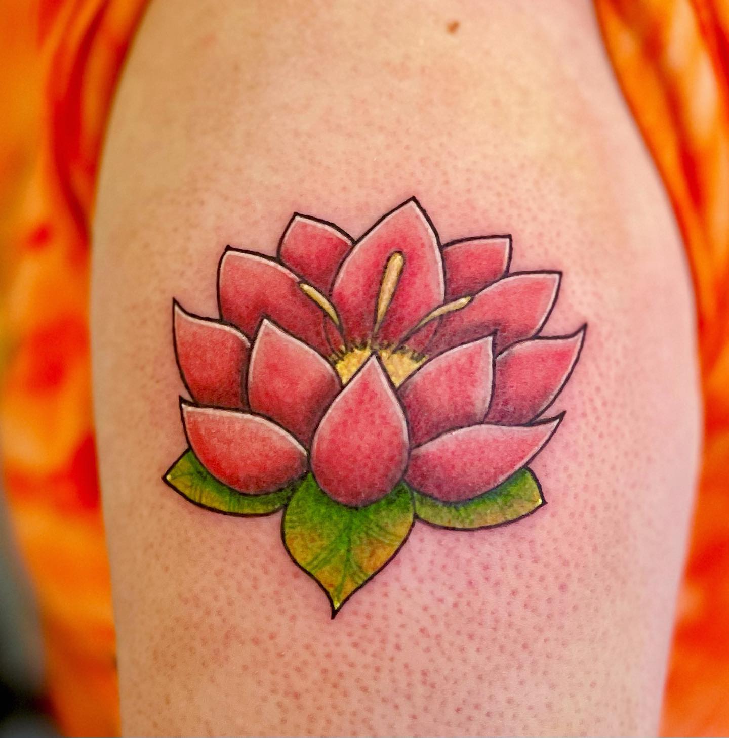 Idea de tatuaje de loto rosa claro