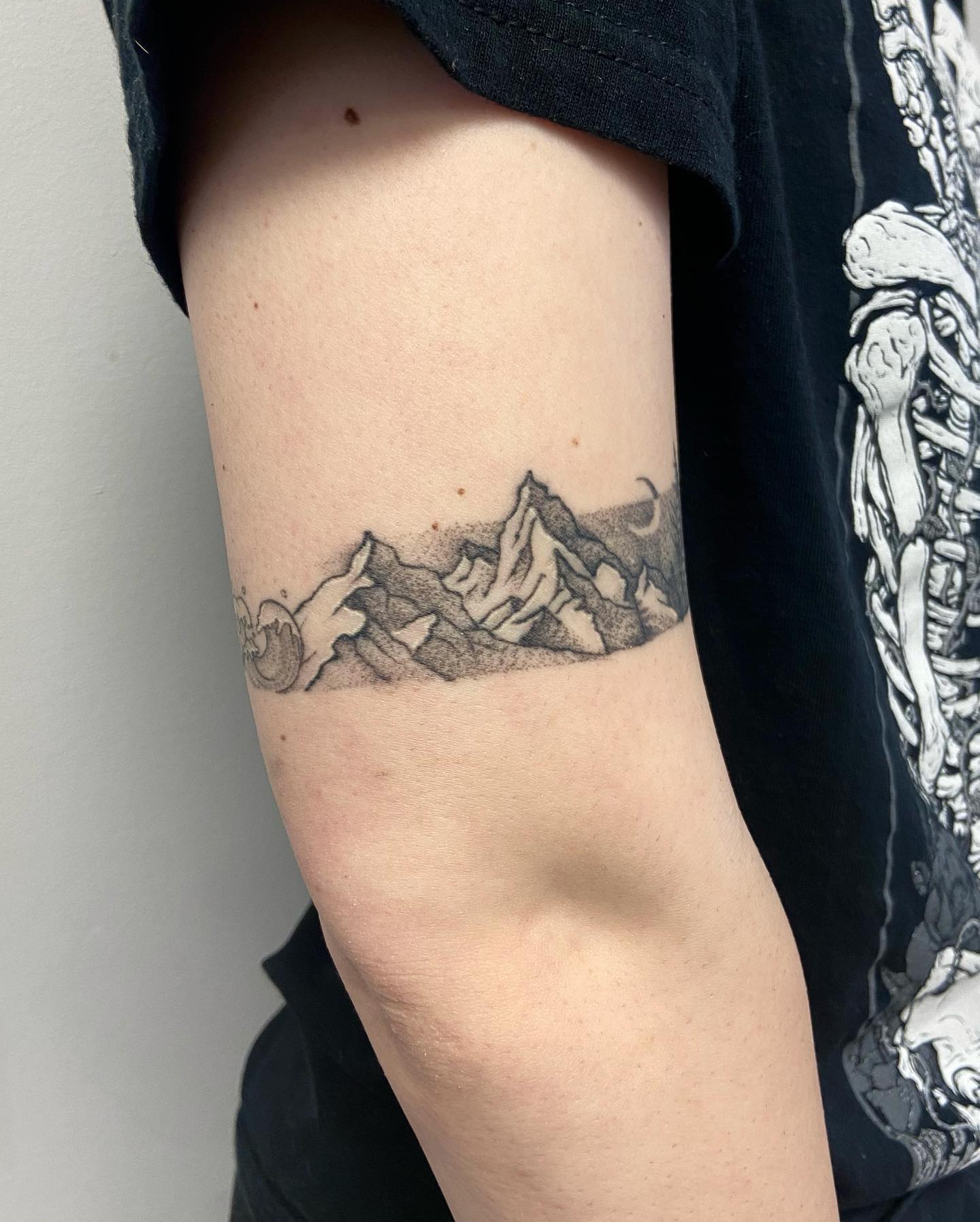 Tatuaje de Brazalete de Montaña