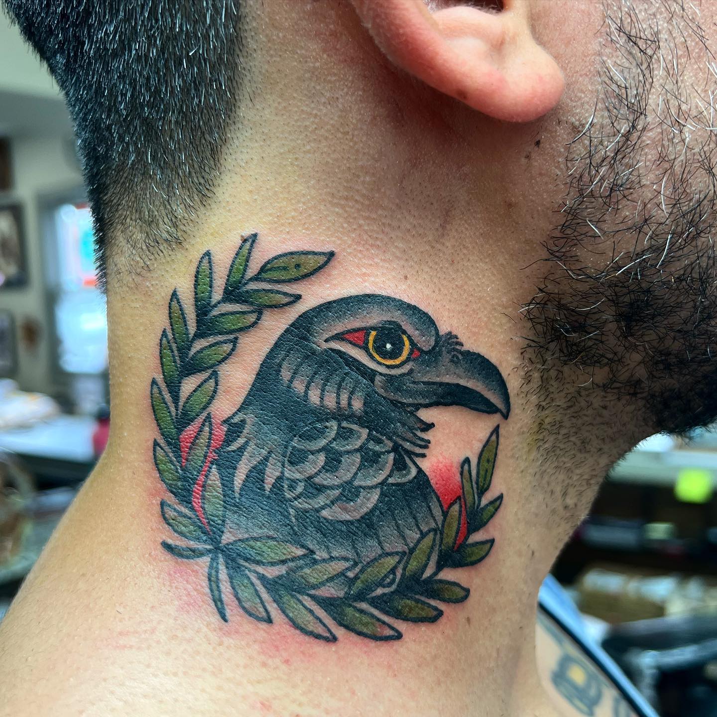 Tatuaje de cuello de cuervo