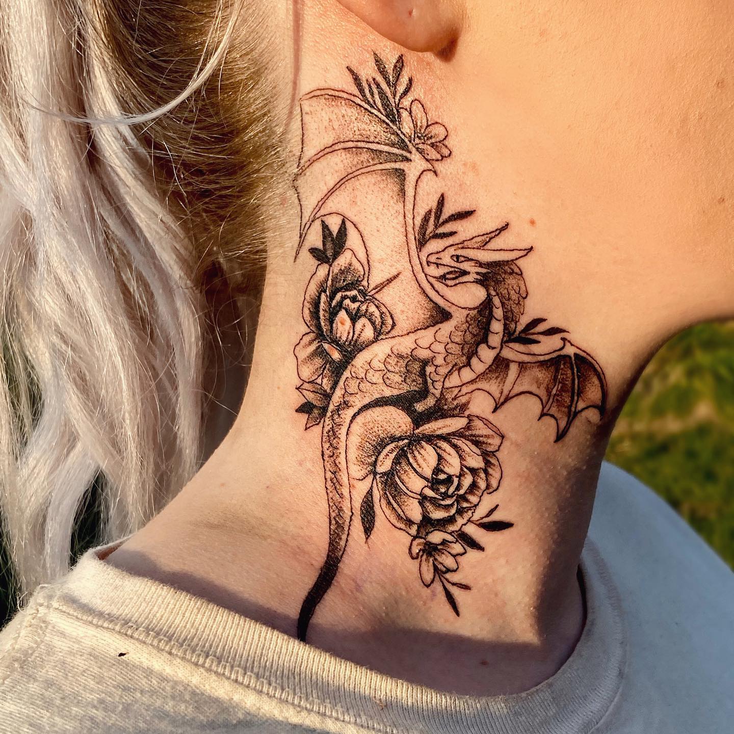 Tatuaje de cuello de dragón