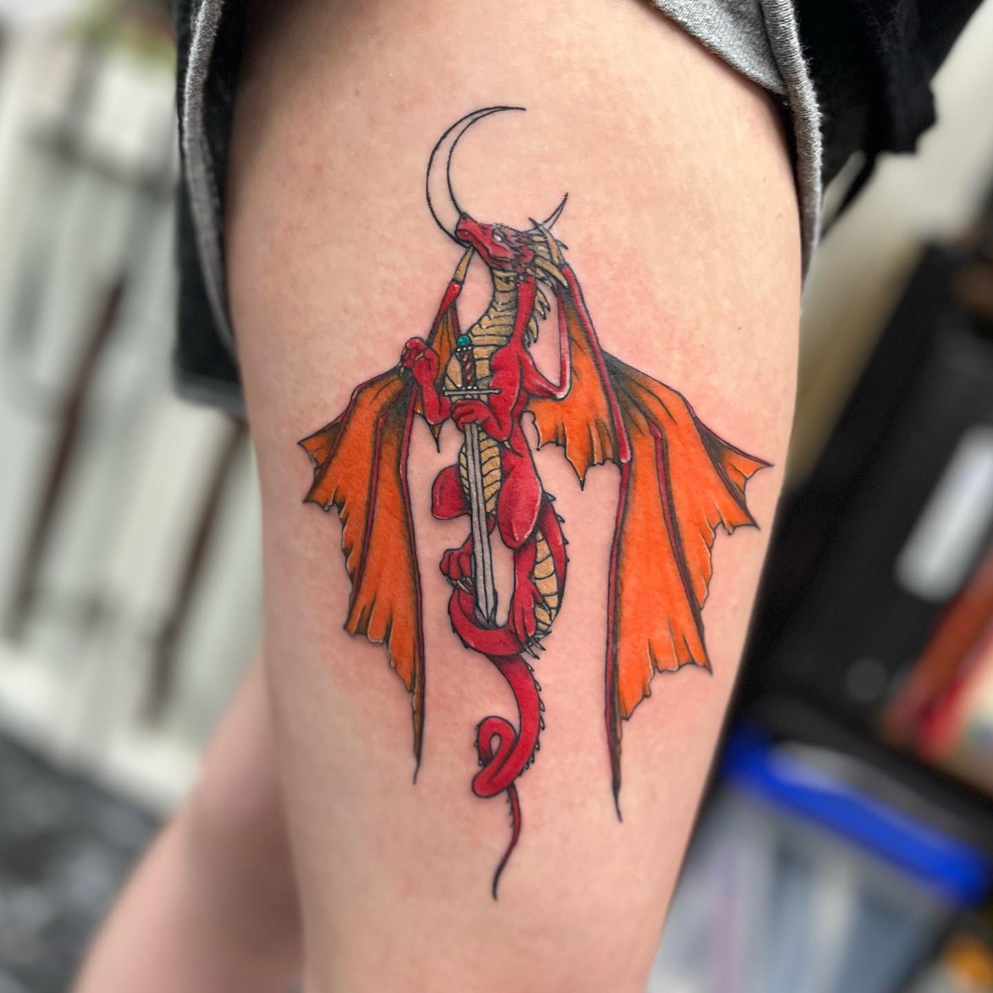 Tatuaje de Dragón Rojo y Luna