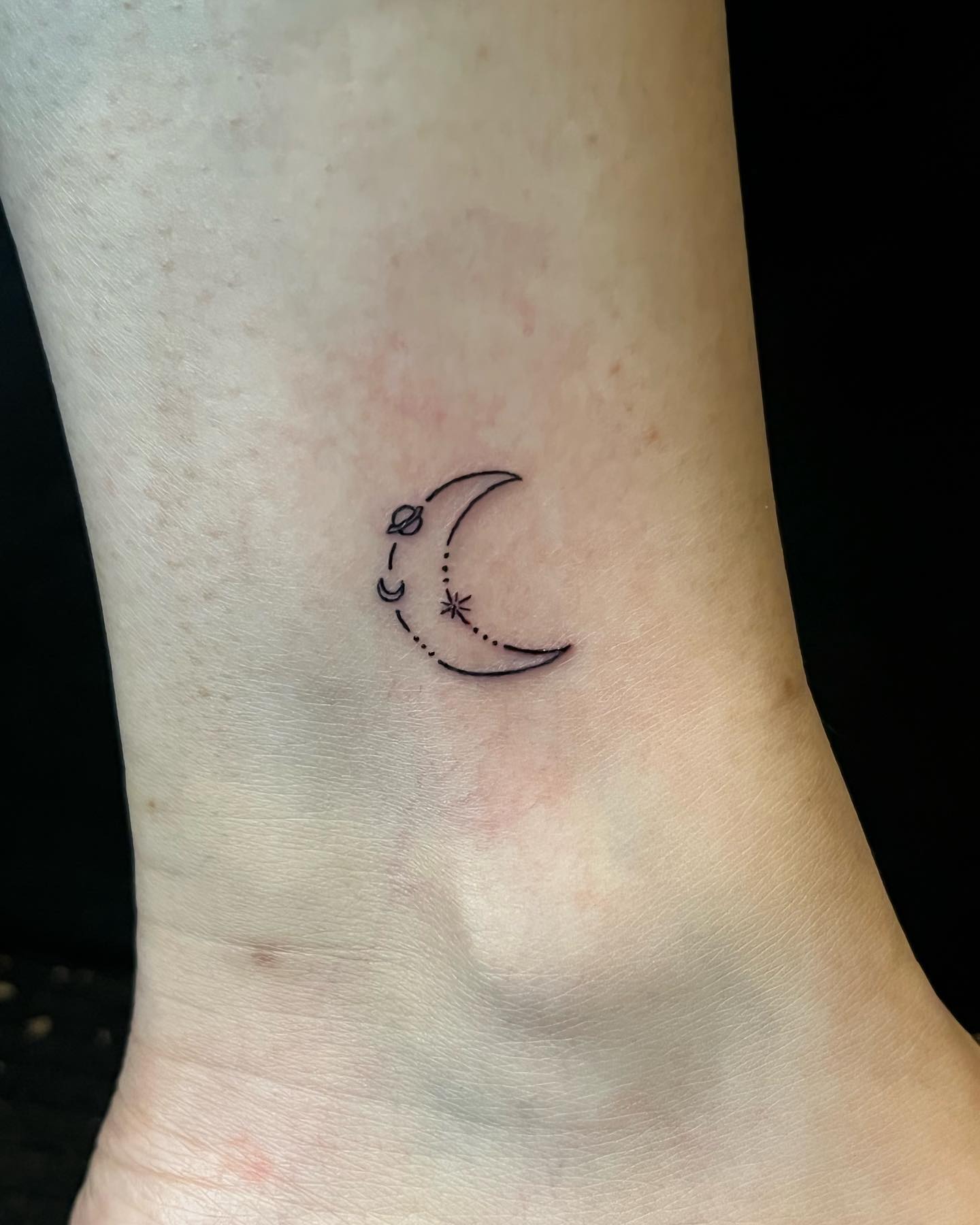 Tatuaje de Luna Pequeña