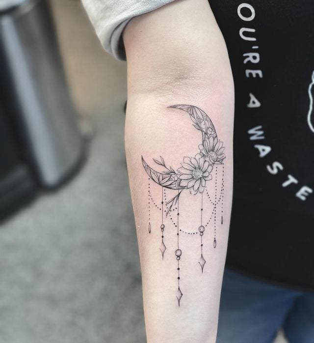 Tatuaje de Mandala Lunar