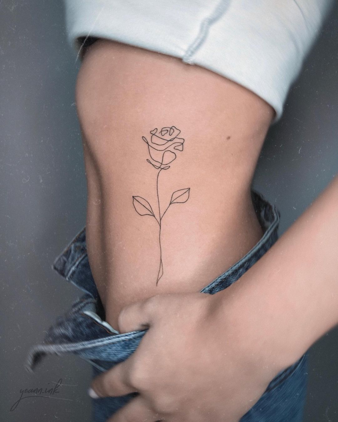 Tatuaje de Rosa en el Costado