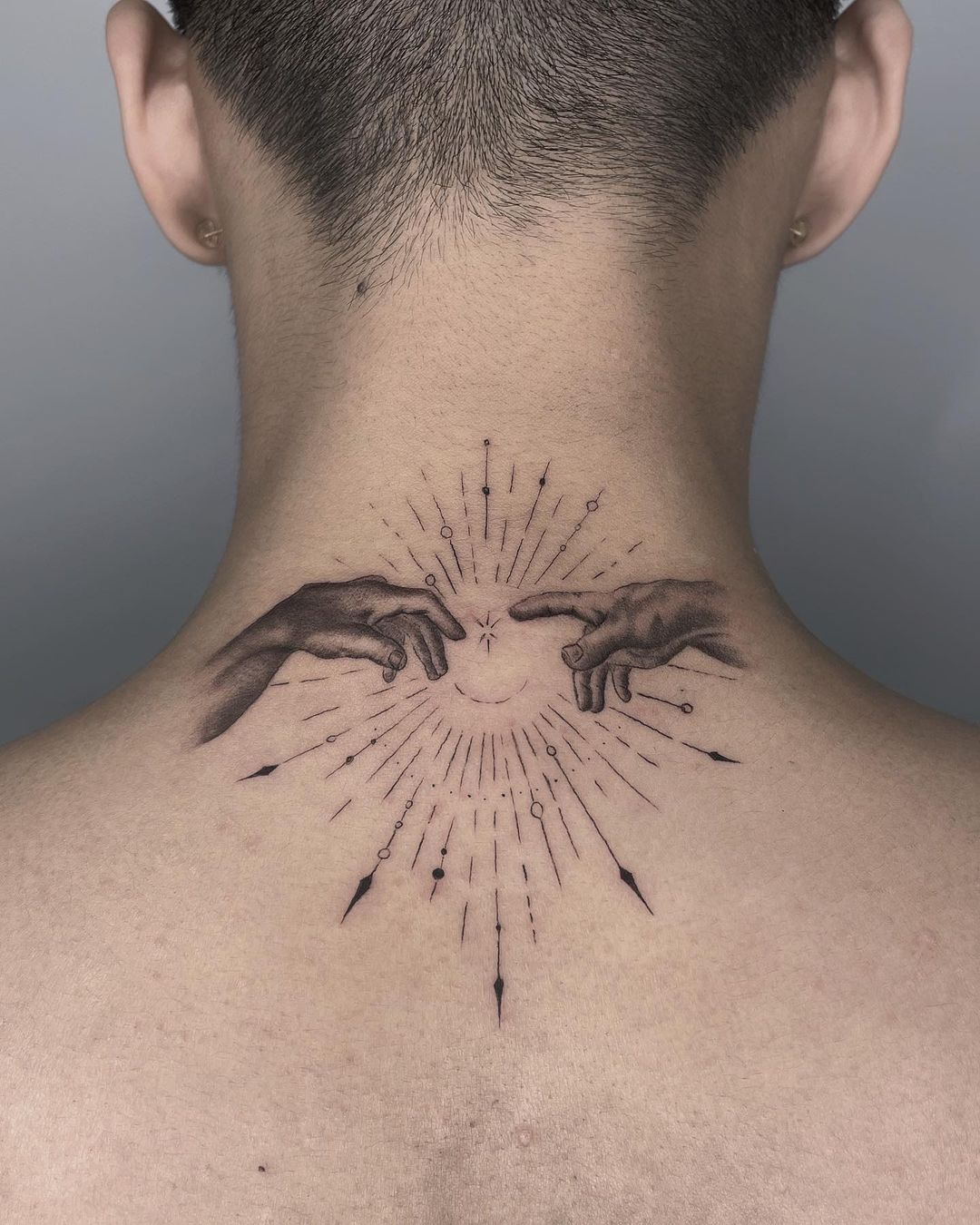 Tatuajes Potentes en el Cuello para Hombres