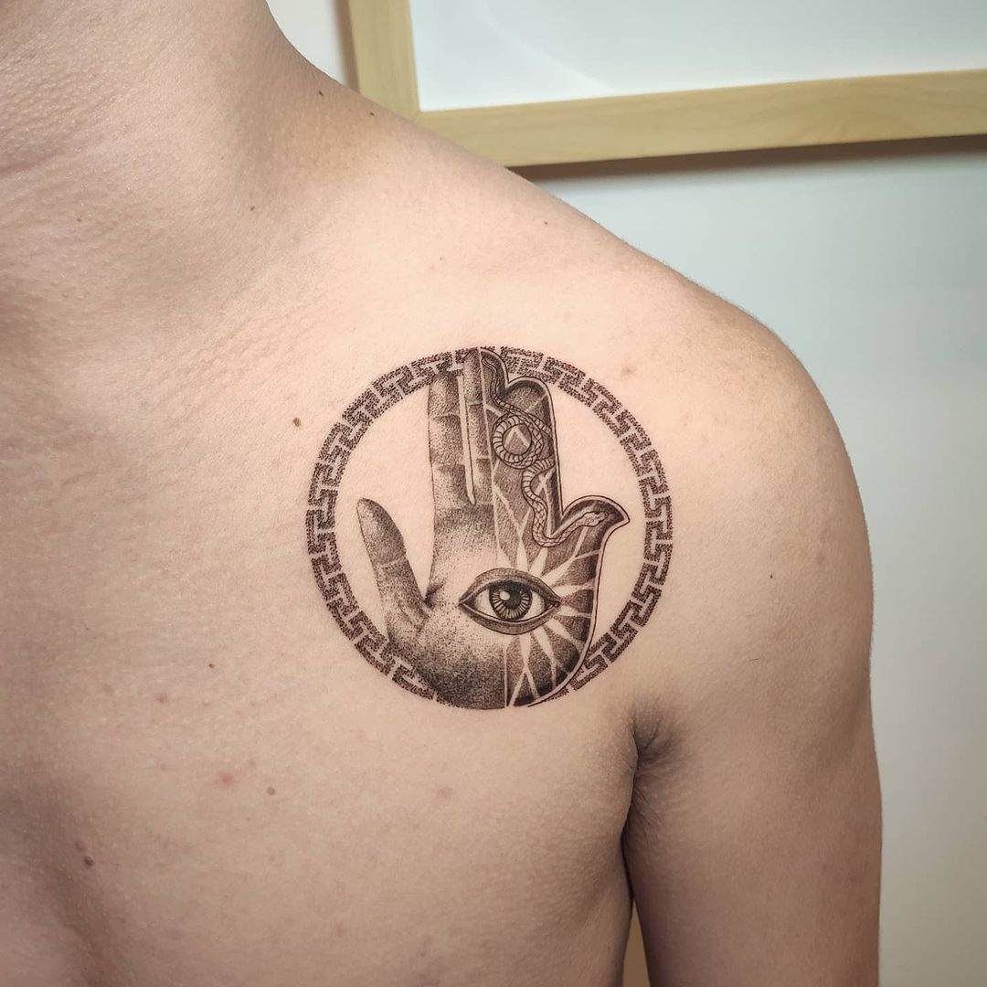 Diseño de Hamsa de Tatuaje en Hombro
