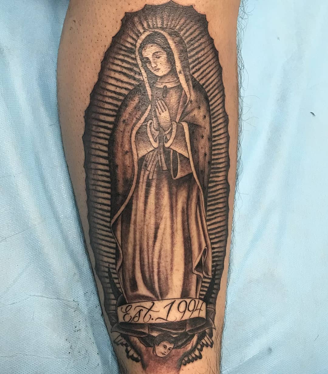 La Virgen de Guadalupe con una fecha de nacimiento.